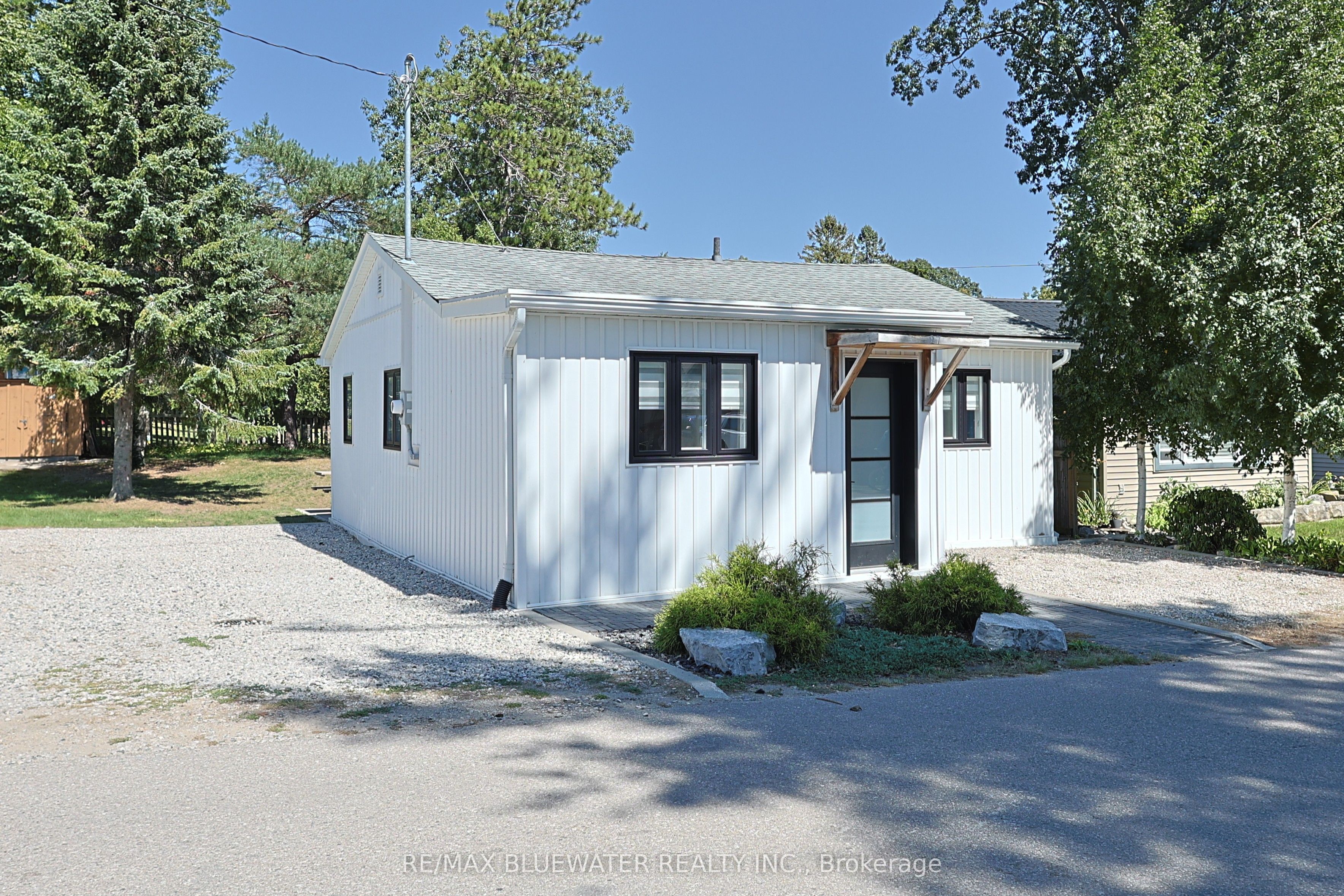 27 Oak Street, Lambton Shores, ON N0M 1T0