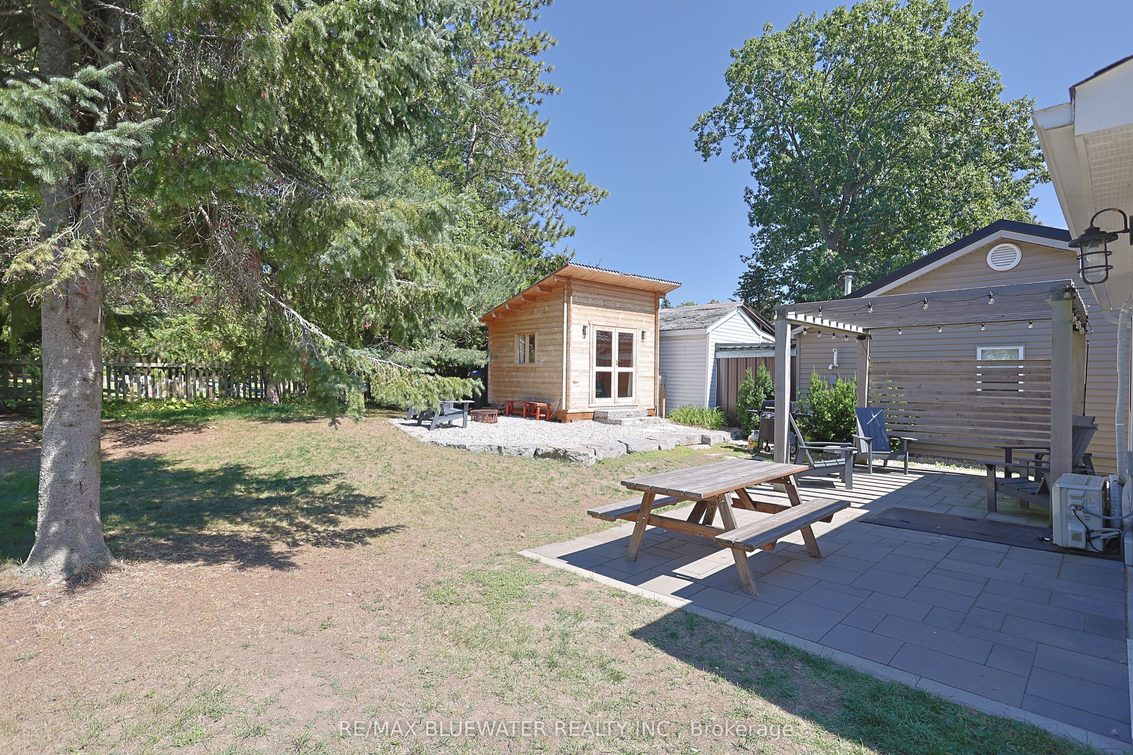 27 Oak Street, Lambton Shores, ON N0M 1T0 photo 3