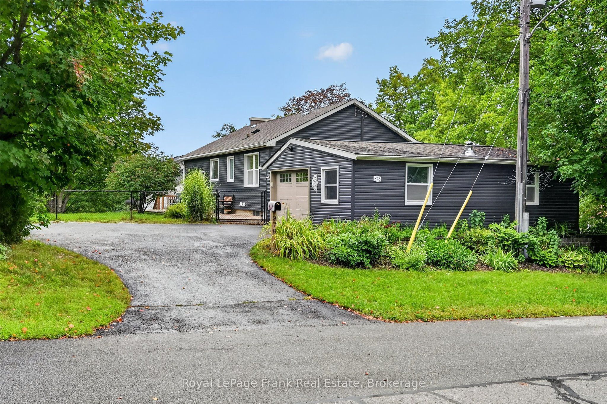 878 Valleyview Drive, Peterborough, ON K9J 6R1 photo 2