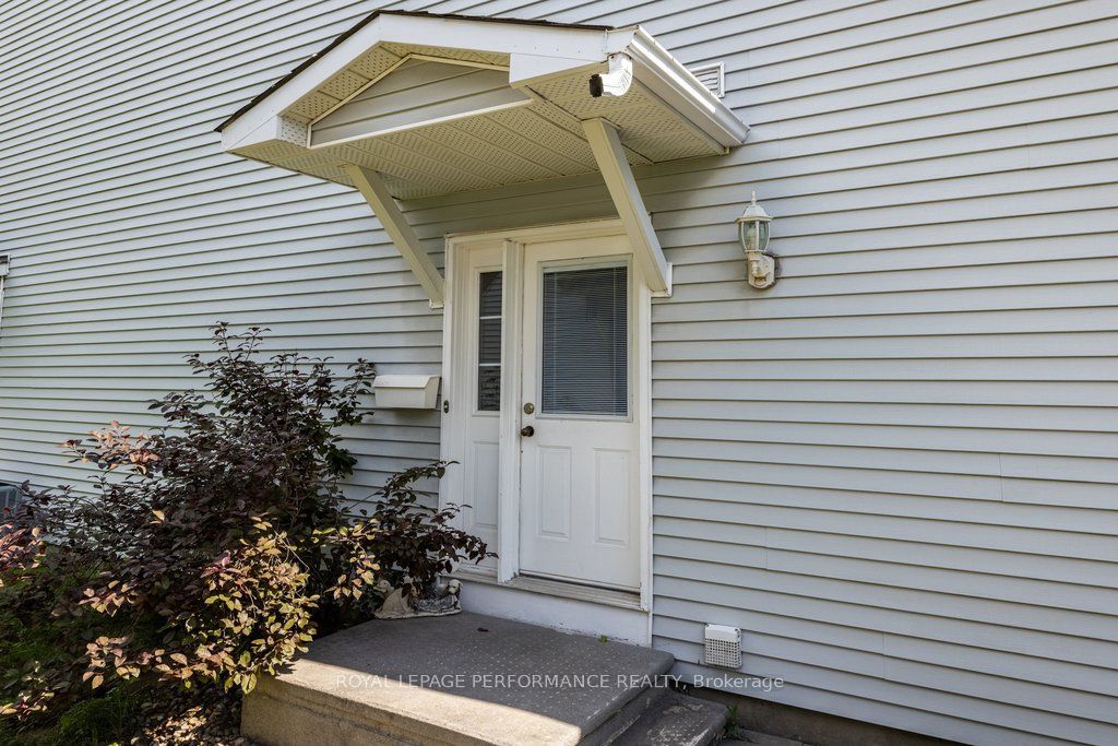 83 Kathleen Crescent, Stittsville - Munster - Richmond, ON K2S 1L8 photo 4
