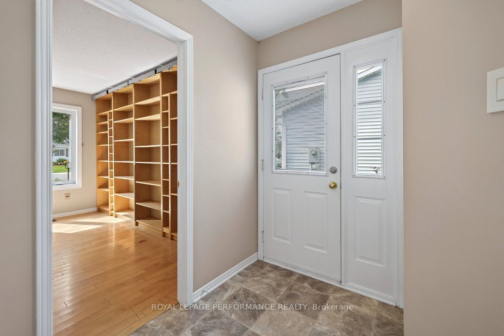 83 Kathleen Crescent, Stittsville - Munster - Richmond, ON K2S 1L8 photo 5