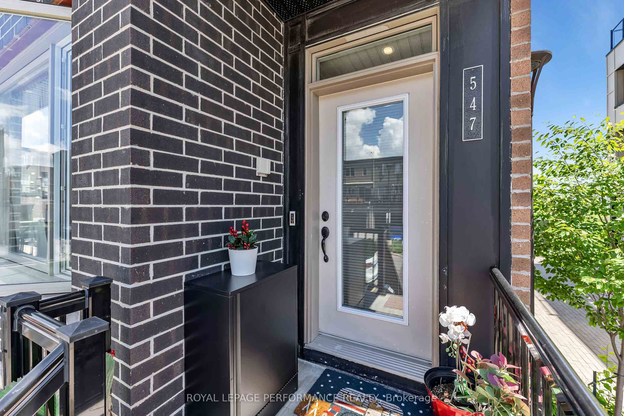 547 Ozawa Private, Manor Park - Cardinal Glen and Area, ON K1K 4Z8 photo 3