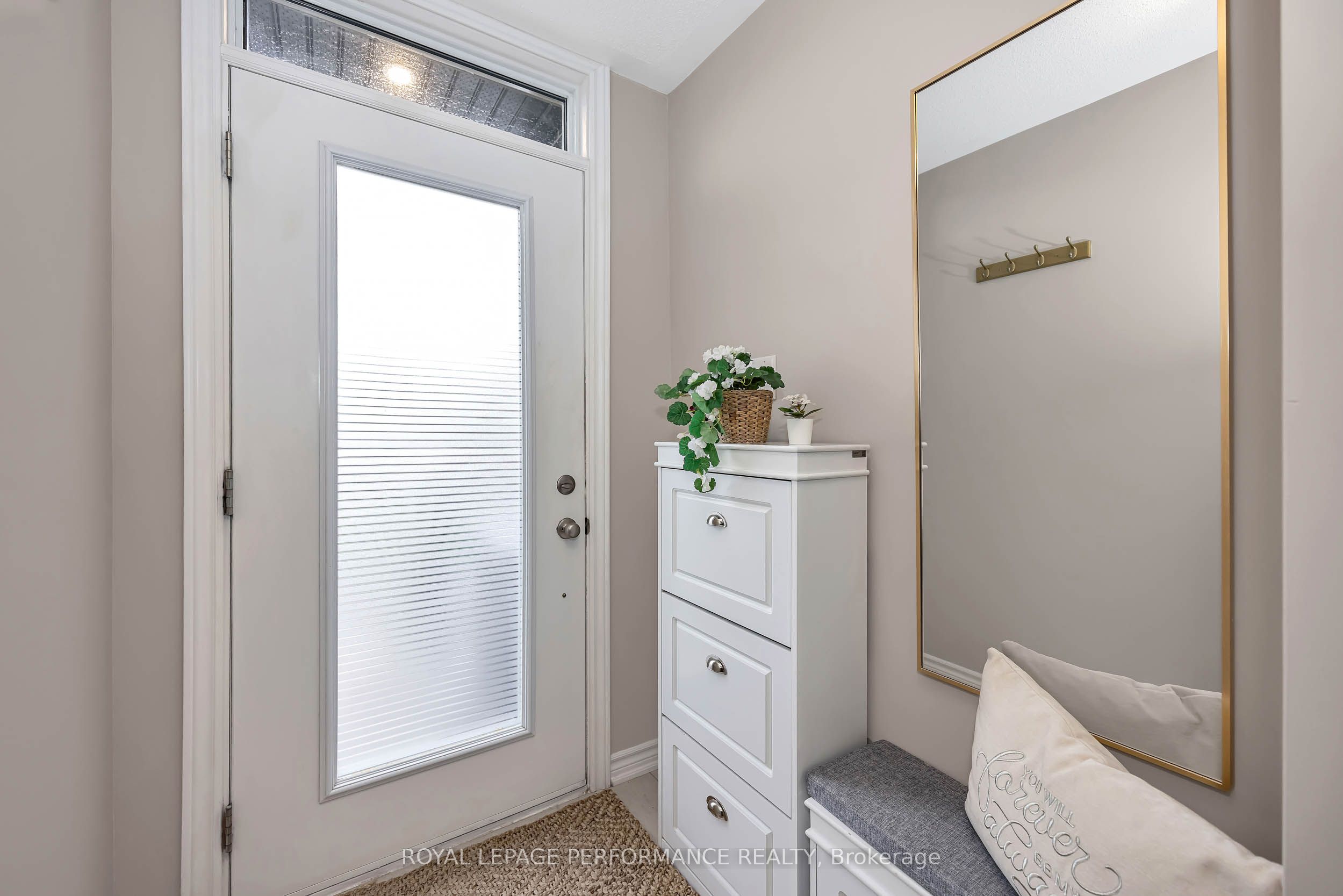 547 Ozawa Private, Manor Park - Cardinal Glen and Area, ON K1K 4Z8 photo 5