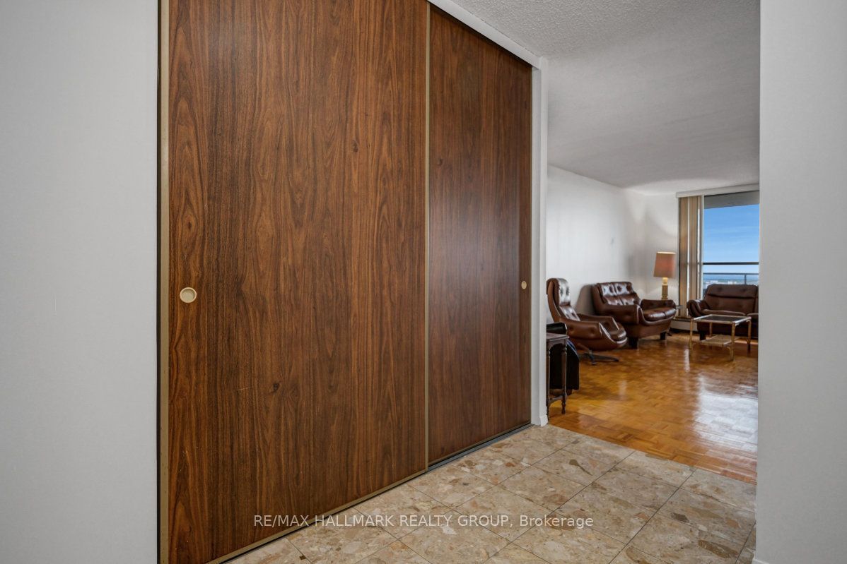 505 St Laurent Boulevard 2204, Manor Park - Cardinal Glen and Area, ON K1K 3X4 photo 5