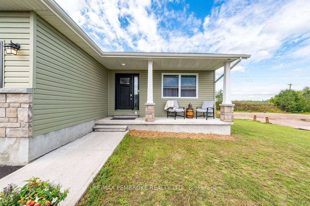20 Terrance Drive, Petawawa, ON K8H 0G3 photo 2