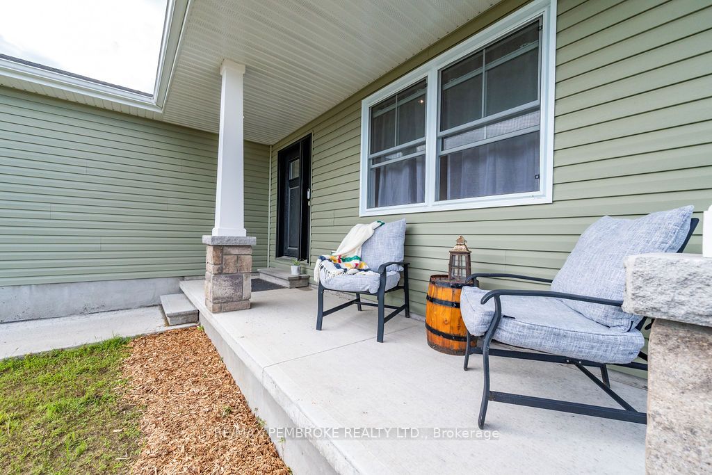 20 Terrance Drive, Petawawa, ON K8H 0G3 photo 3