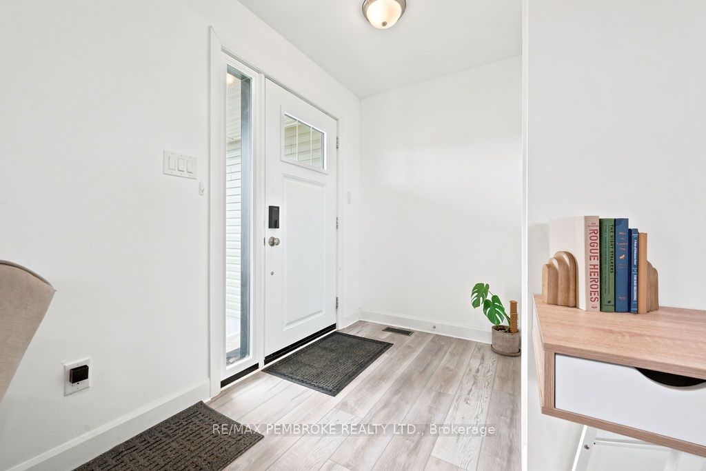 20 Terrance Drive, Petawawa, ON K8H 0G3 photo 4