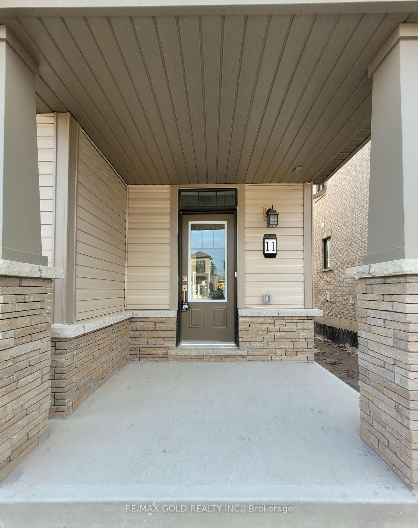 11 Amos Avenue, Brantford, ON N3T 0V4