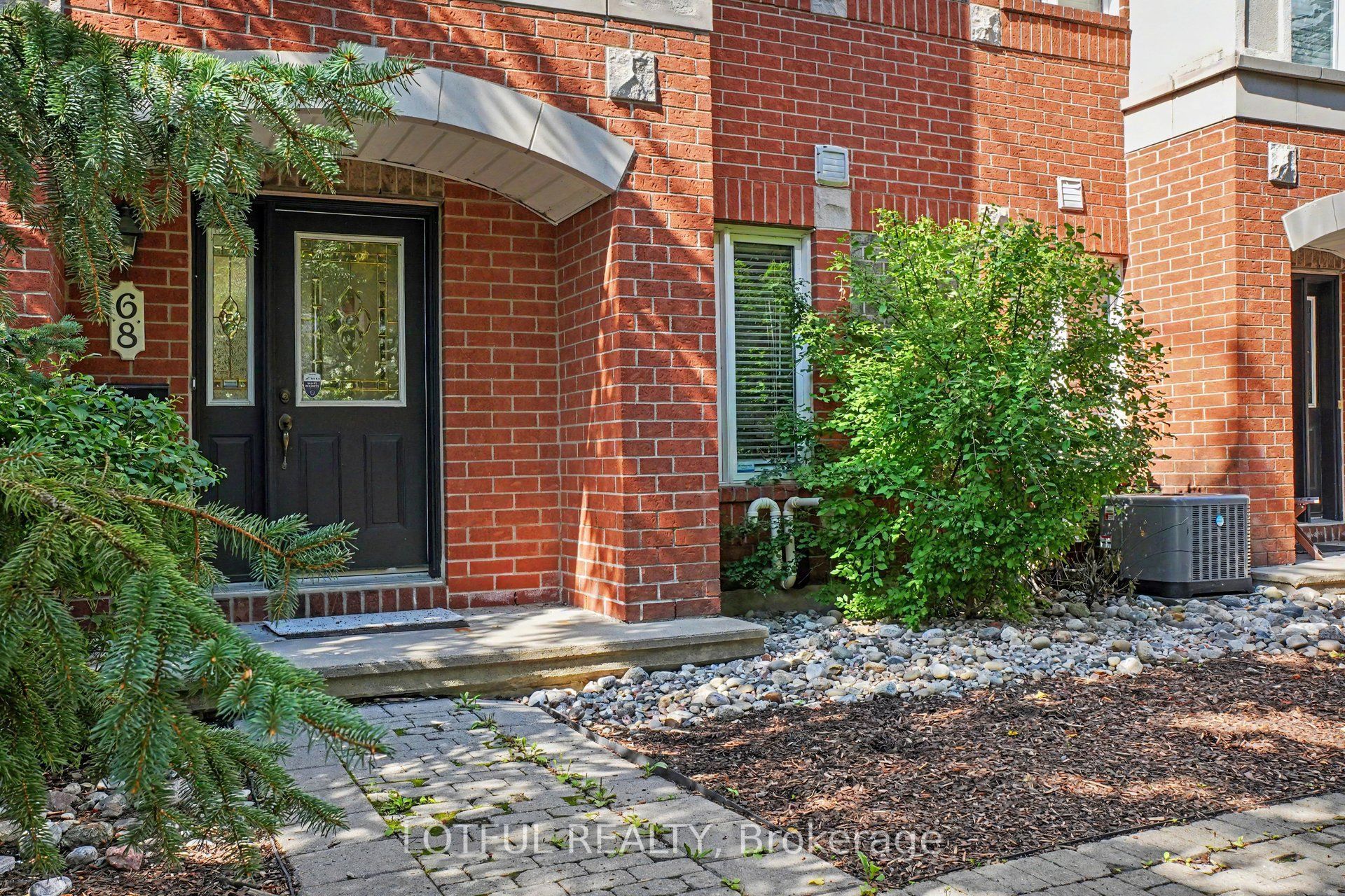 68 Metropole Private, Westboro - Hampton Park, ON K1Z 1G1 photo 2