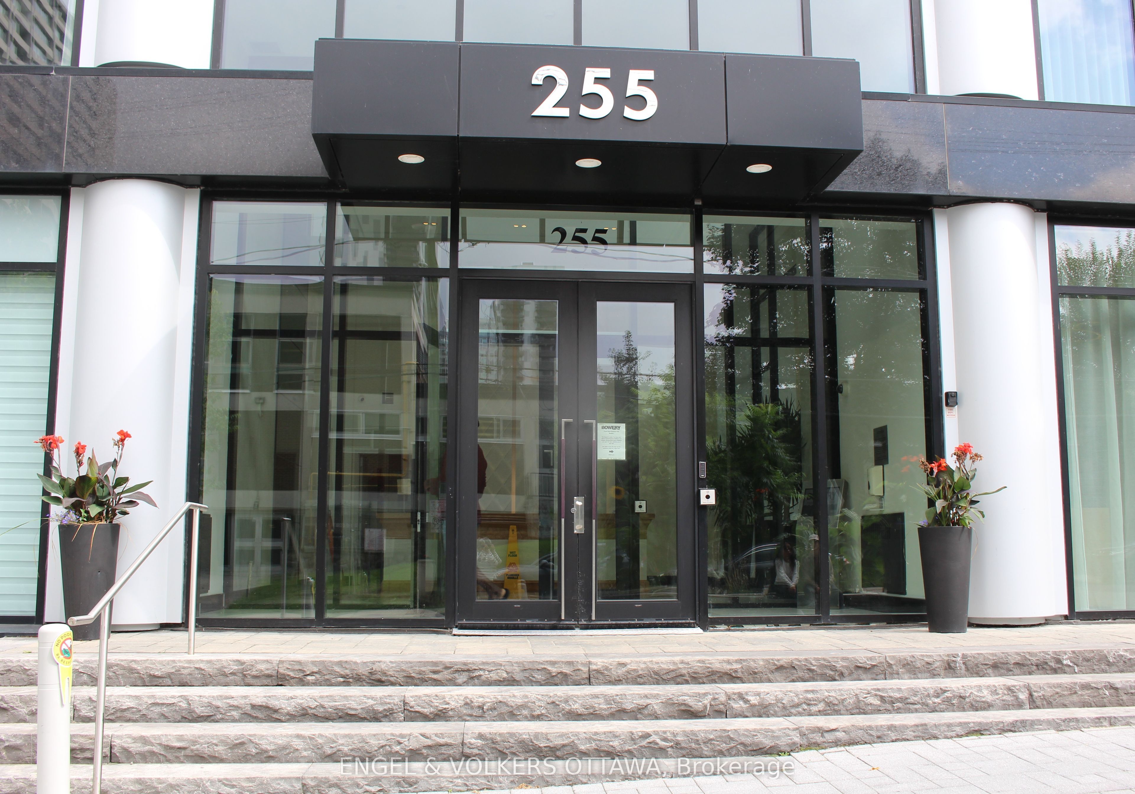 255 Bay Street 201, Ottawa Centre, ON K1R 0C5