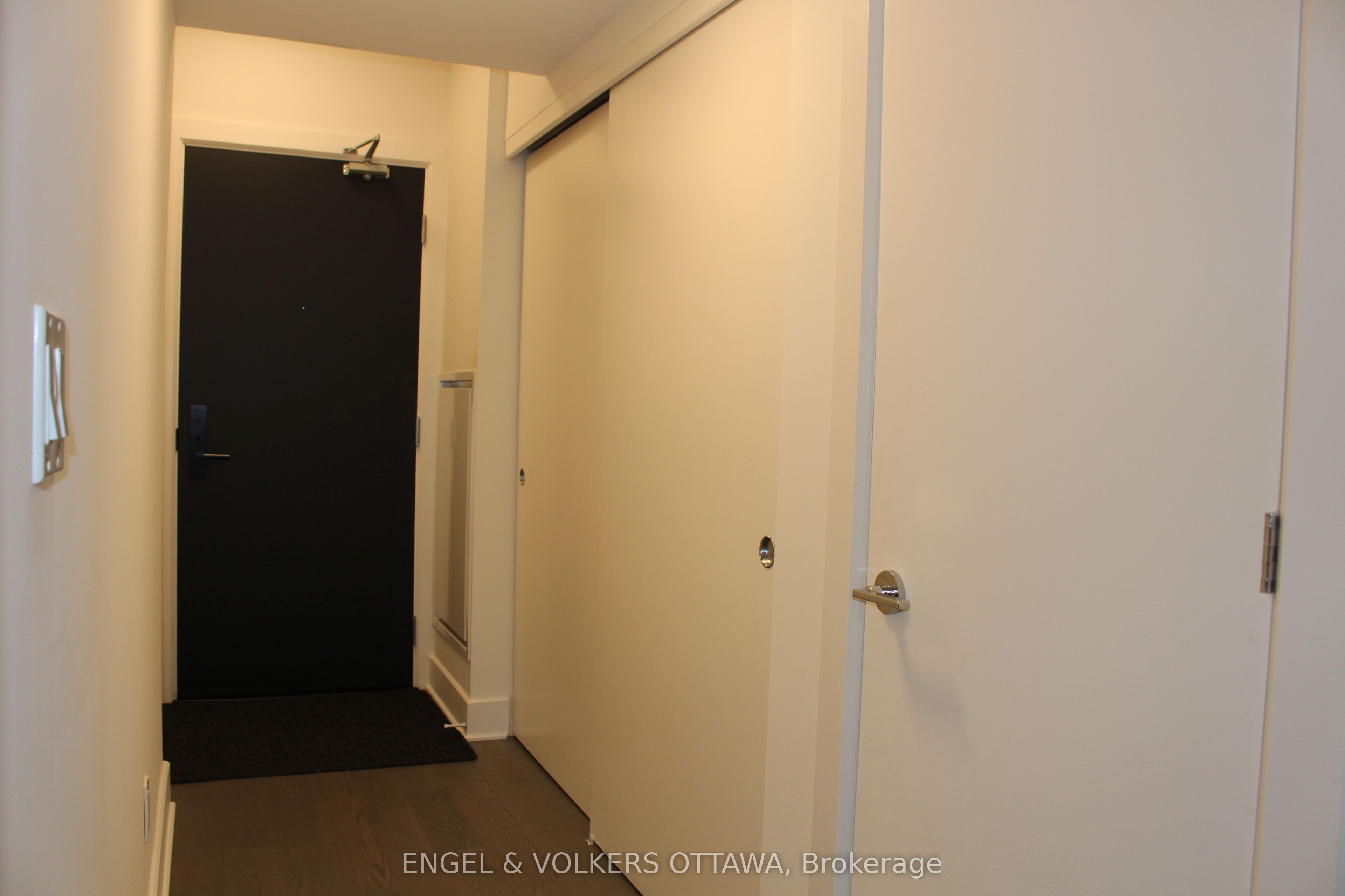 255 Bay Street 201, Ottawa Centre, ON K1R 0C5 photo 3