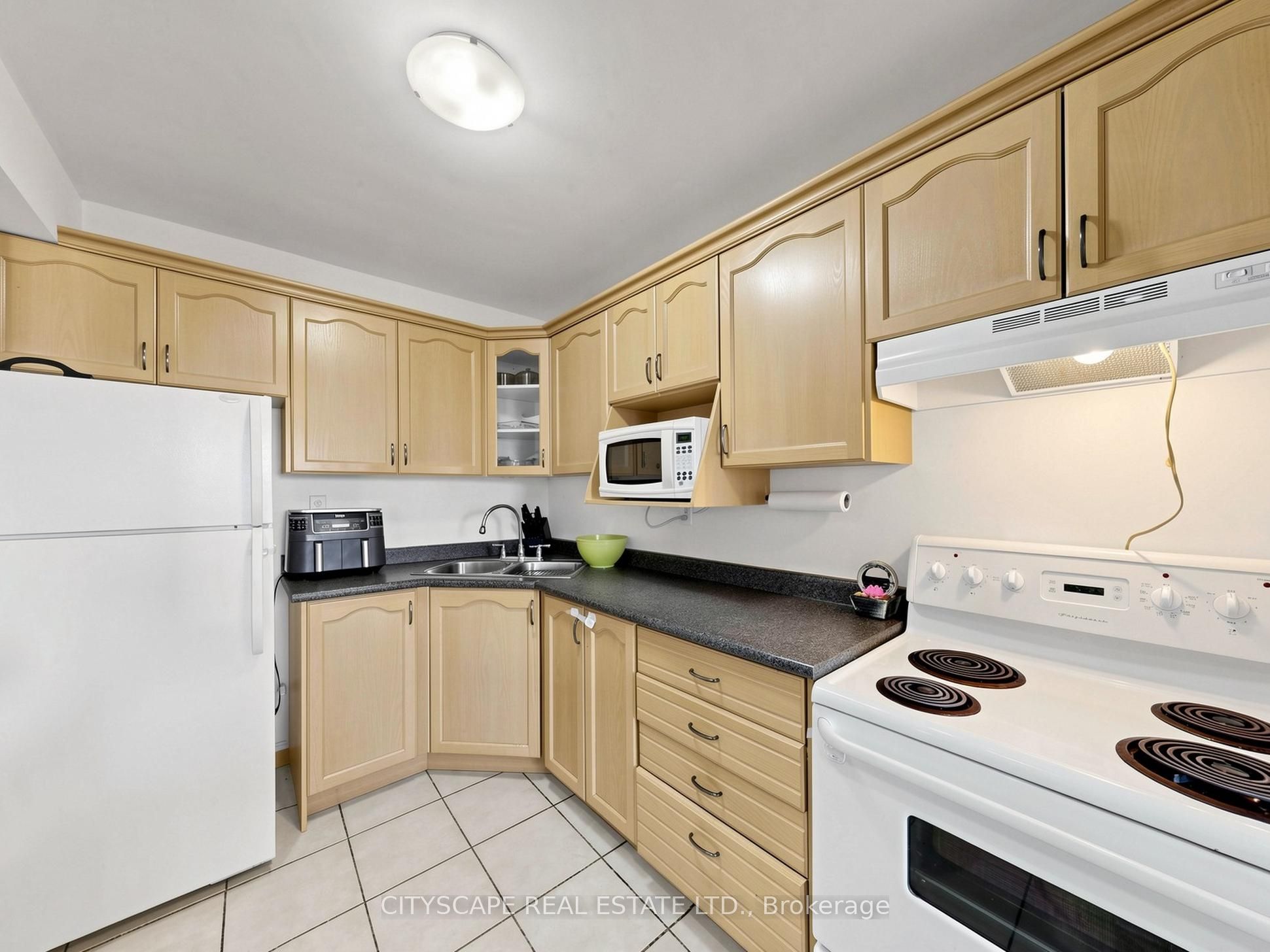 851 Queenston Road 708, Hamilton, ON L8G 1B4 photo 4