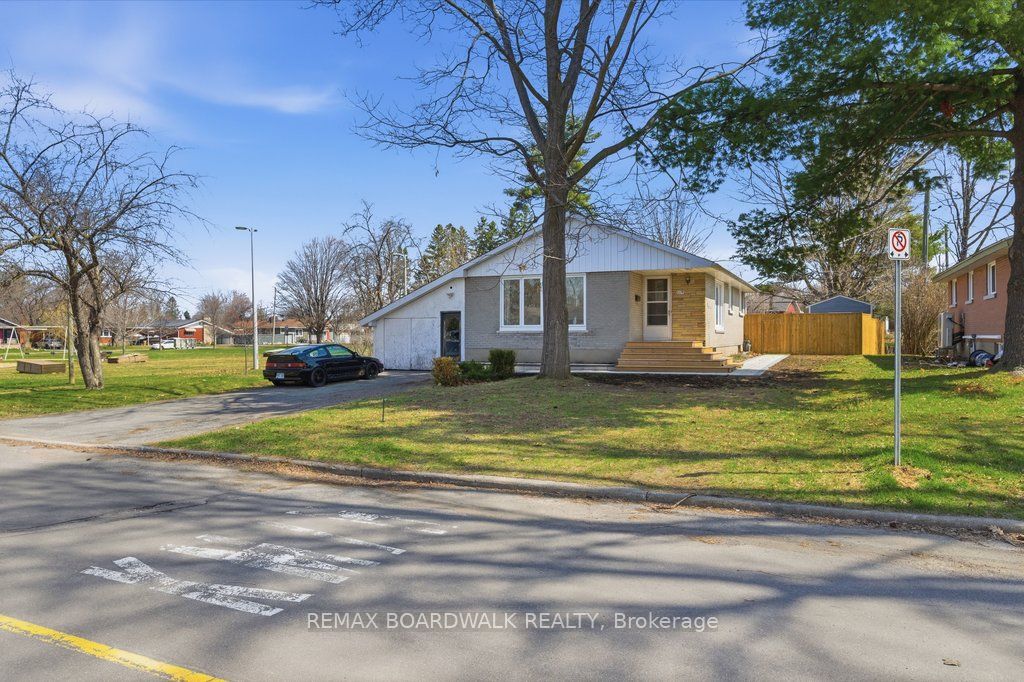 1279 Adirondack Drive, Parkway Park - Queensway Terrace S and Area, ON K2C 2V7 photo 2