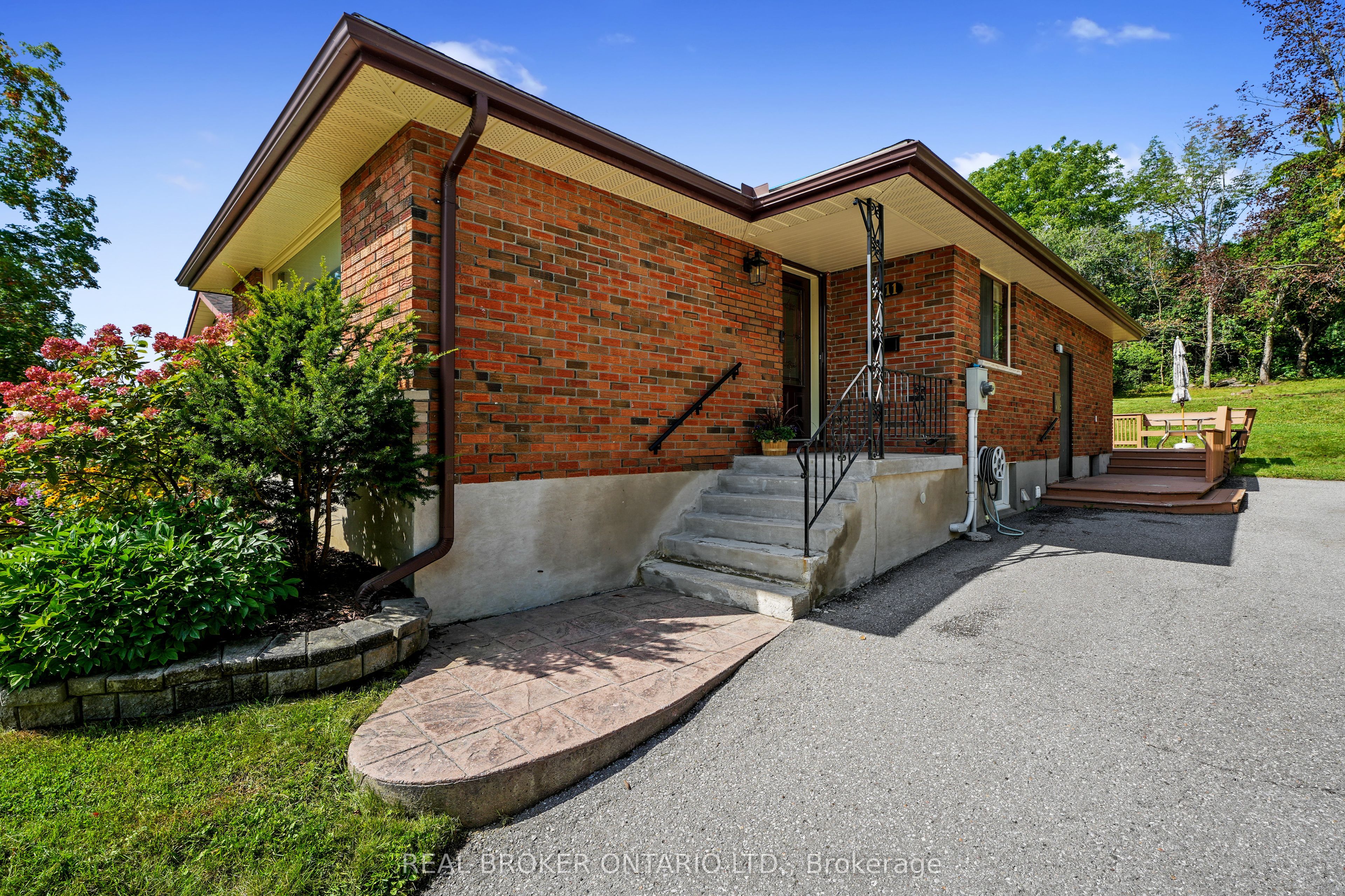 1311 Edmison Drive, Peterborough, ON K9H 6V2 photo 3