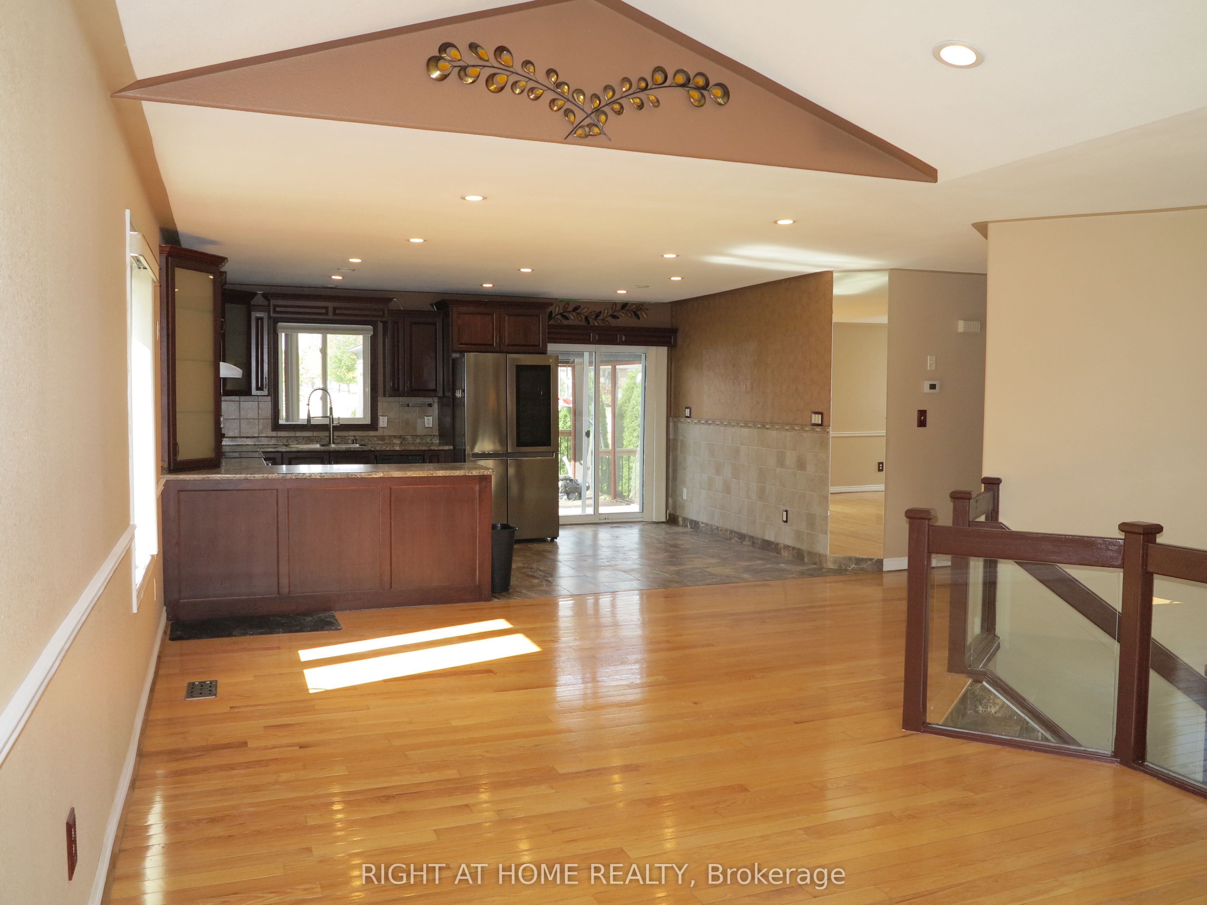 101 JOANNE Court, Leamington, ON N8H 5N7 photo 4
