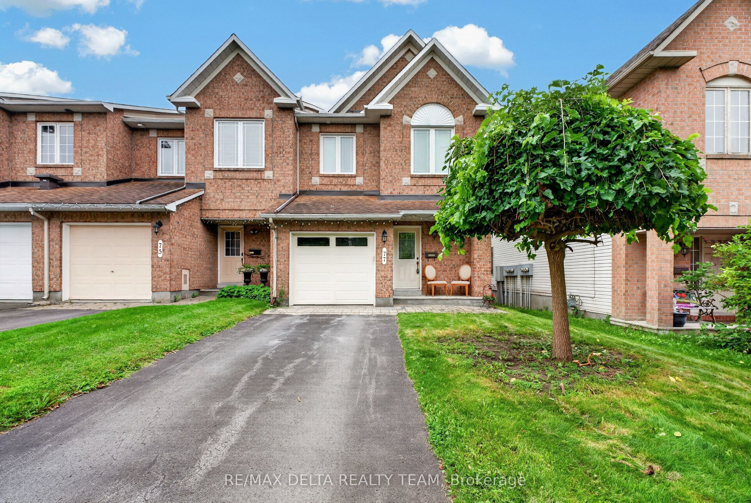 77 Flowertree Crescent, Kanata, ON K2M 2R7