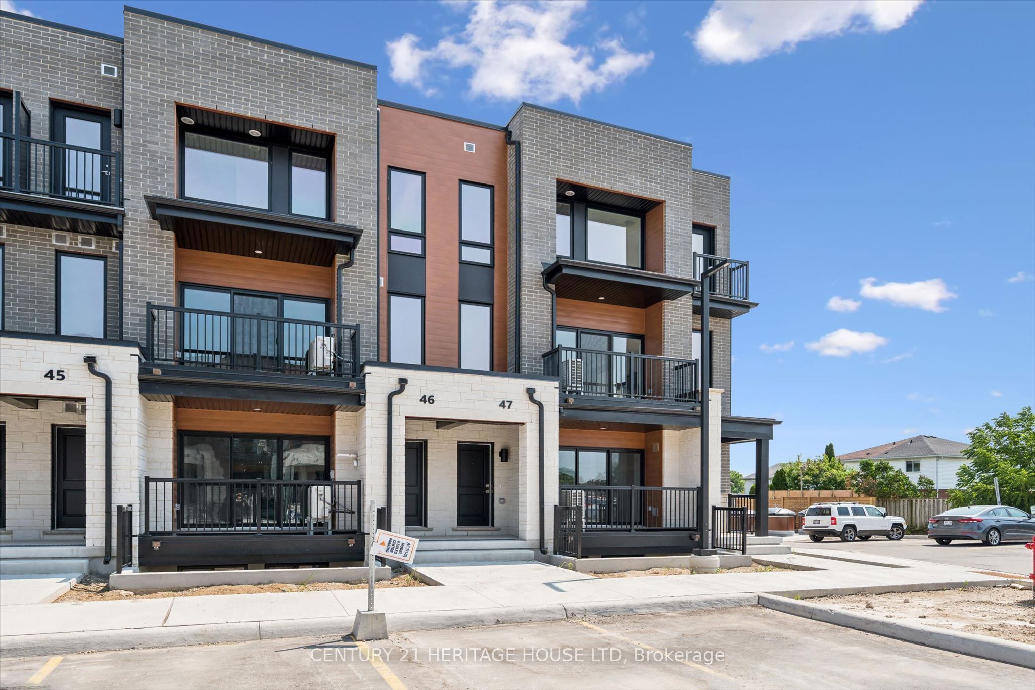 525 Erinbrook Drive B047, Kitchener, ON N2E 0L4 photo 2