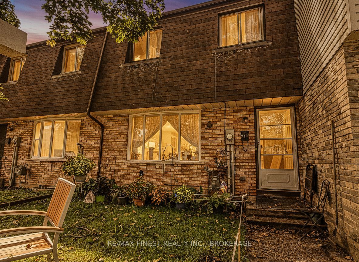 913 Oakview Avenue, Kingston, ON K7M 6V4