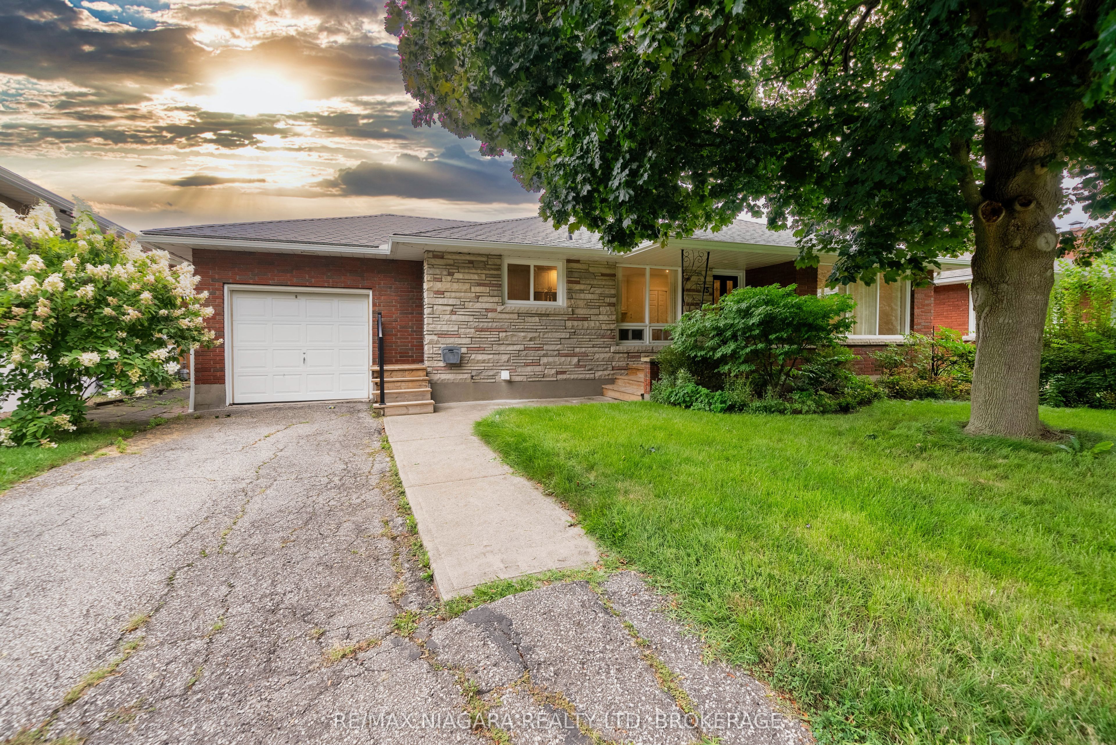 15 Springbank Drive, St. Catharines, ON L2S 2K1