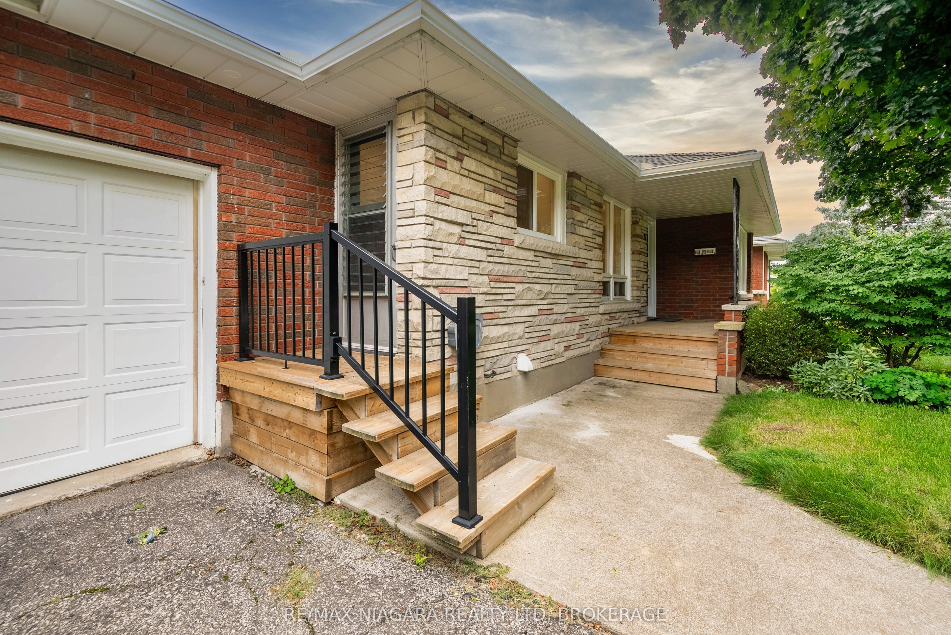 15 Springbank Drive, St. Catharines, ON L2S 2K1 photo 2