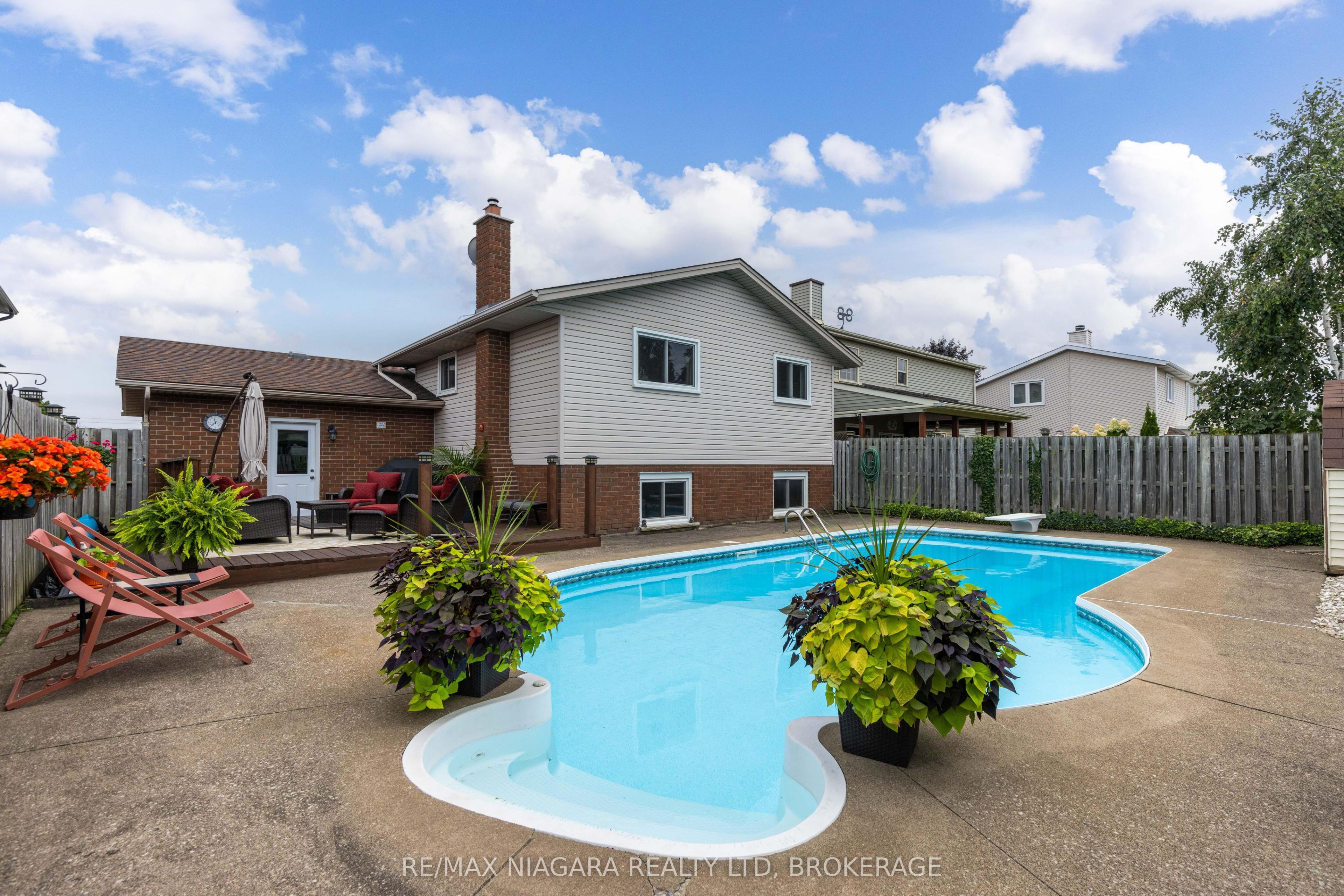 7851 Chorozy Street, Niagara Falls, ON L2H 2N6 photo 2