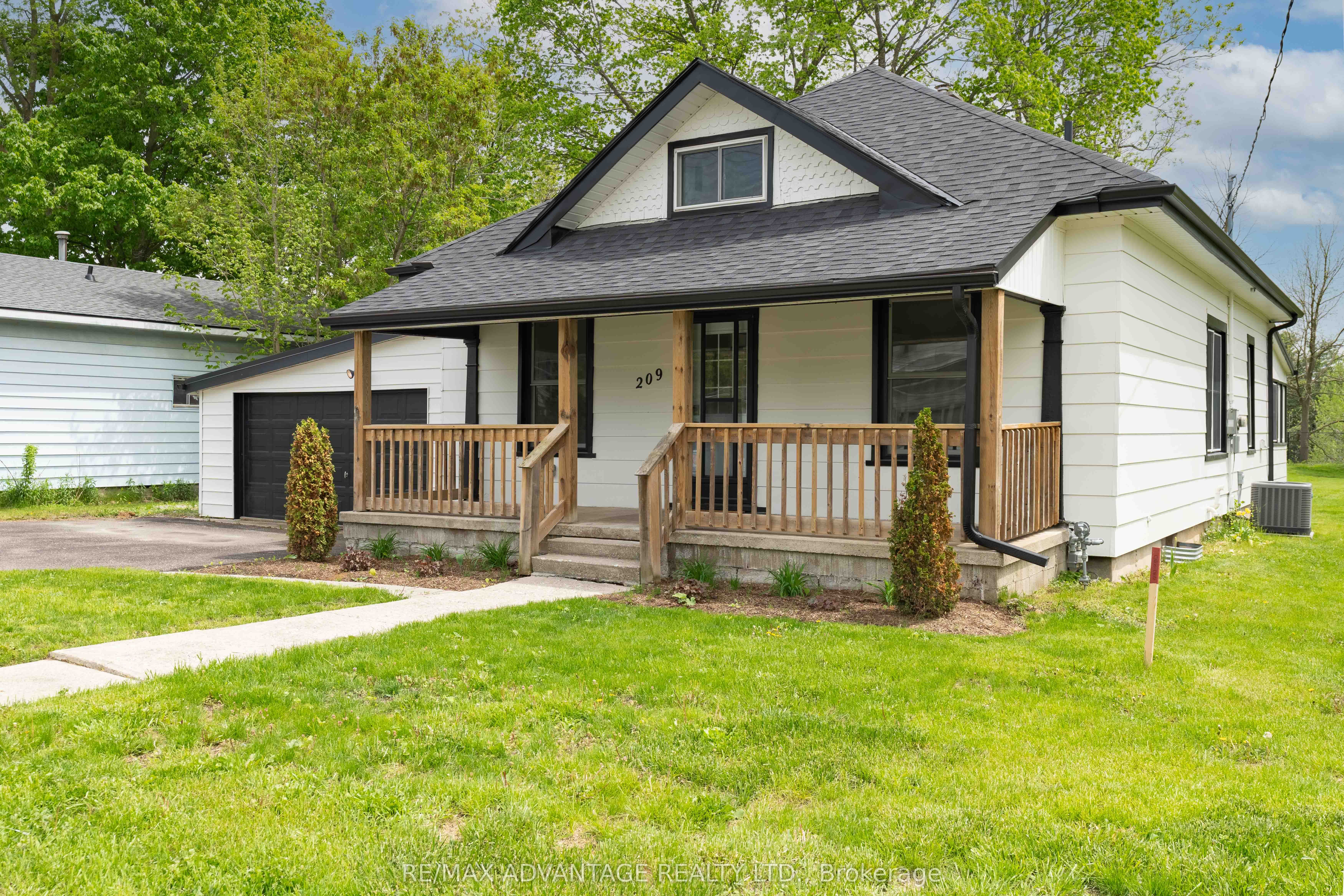 209 Victoria Street, Ingersoll, ON N5C 2N2 photo 2