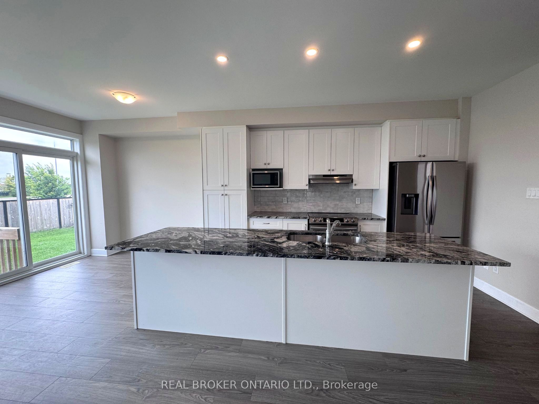 222 Hooper Street, Carleton Place, ON K7C 0W2 photo 4