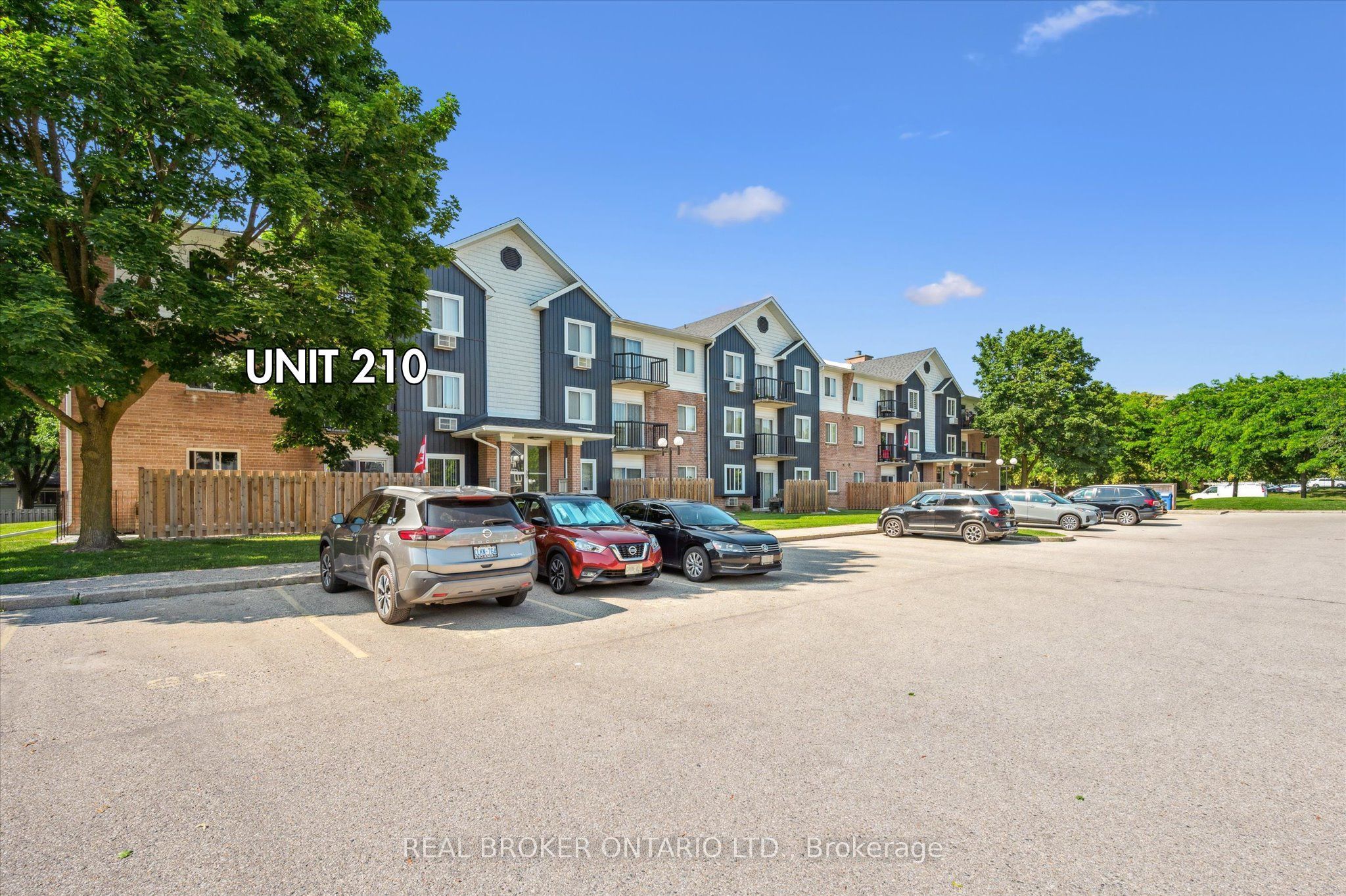 275 Eiwo Court 210, Waterloo, ON N2K 2M8 photo 4