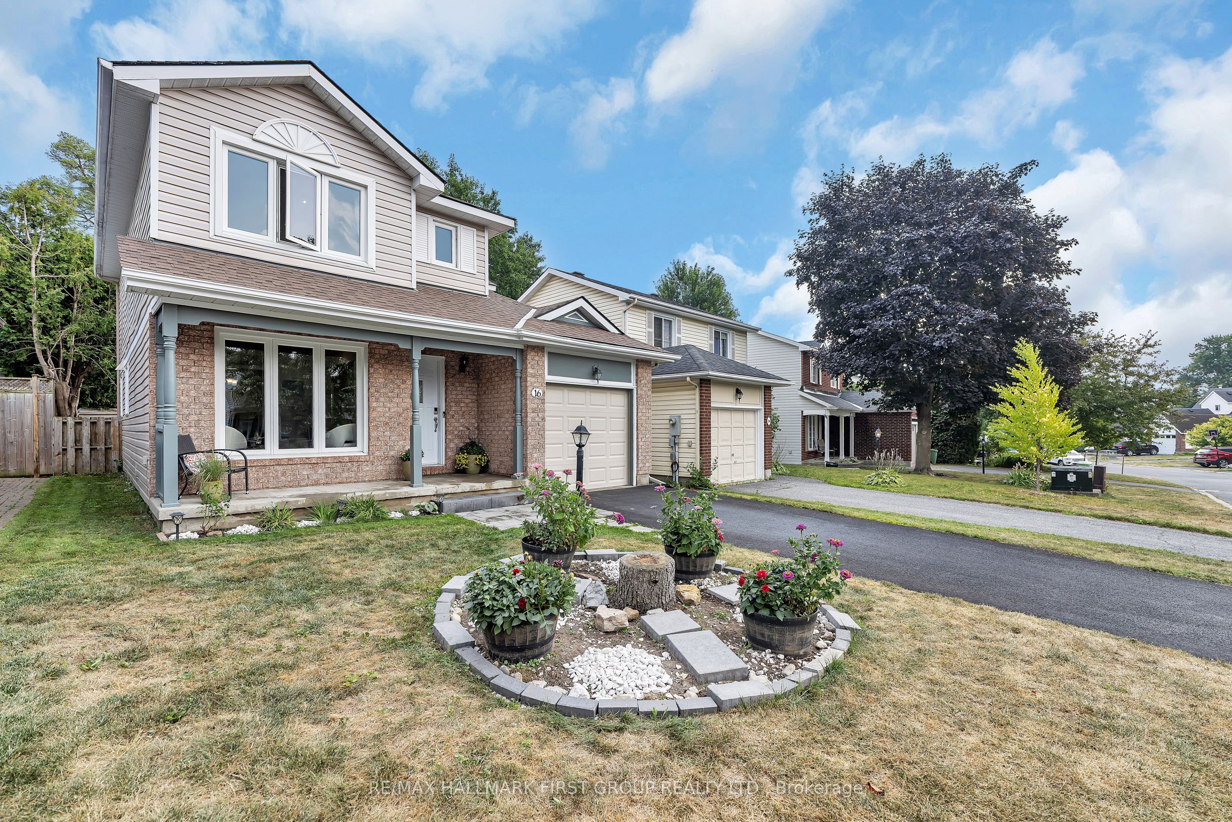 16 Hawley Crescent, Kanata, ON K2M 1T3 photo 3