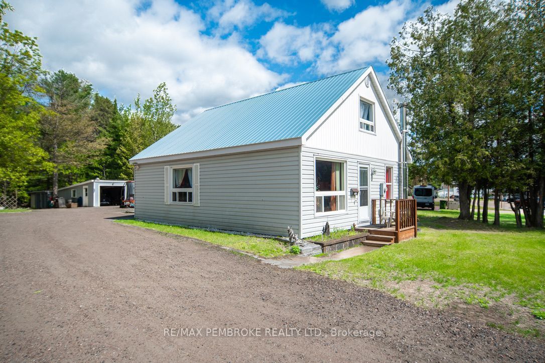 2185 Petawawa Boulevard, Petawawa, ON K8A 7G8 photo 2