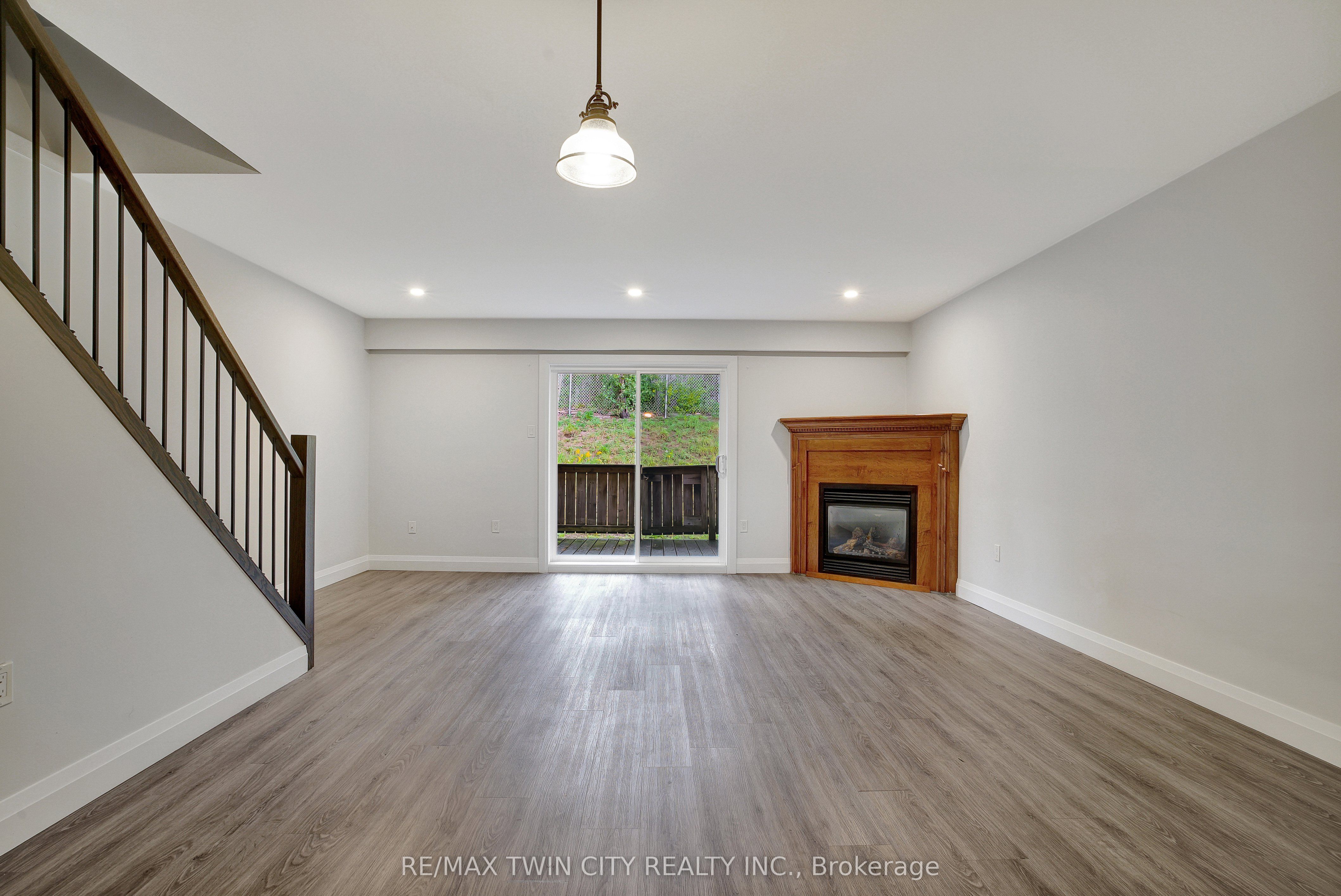 162 Jansen Avenue 25, Kitchener, ON N2A 2L7 photo 3