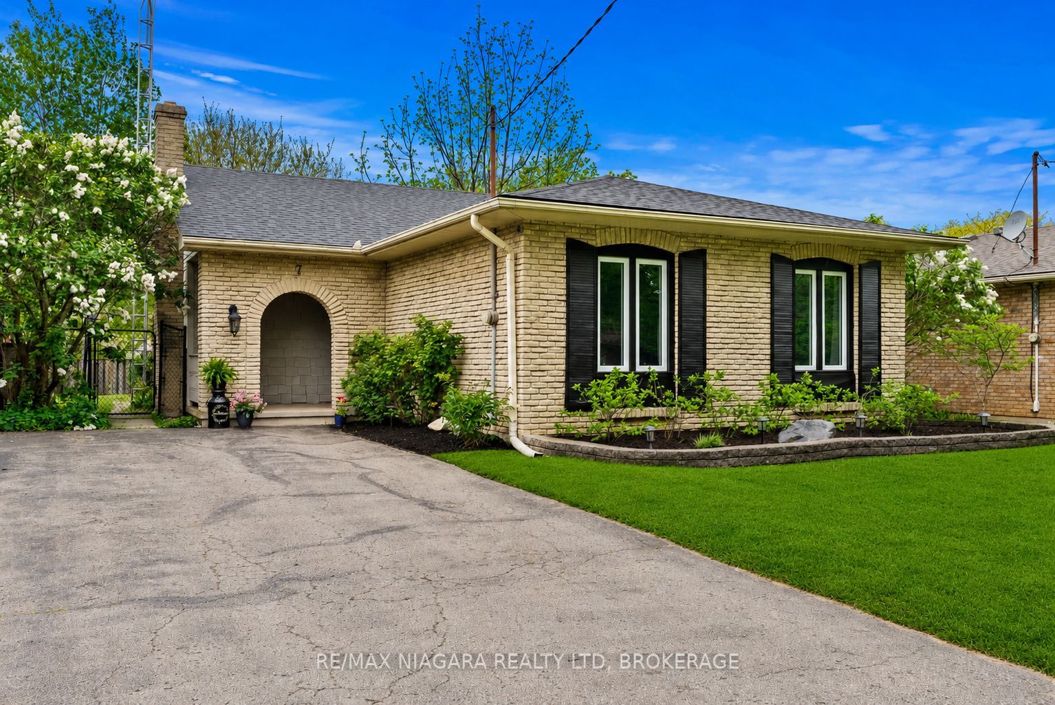 7 Ameer Drive, St. Catharines, ON L2N 3S9 photo 2