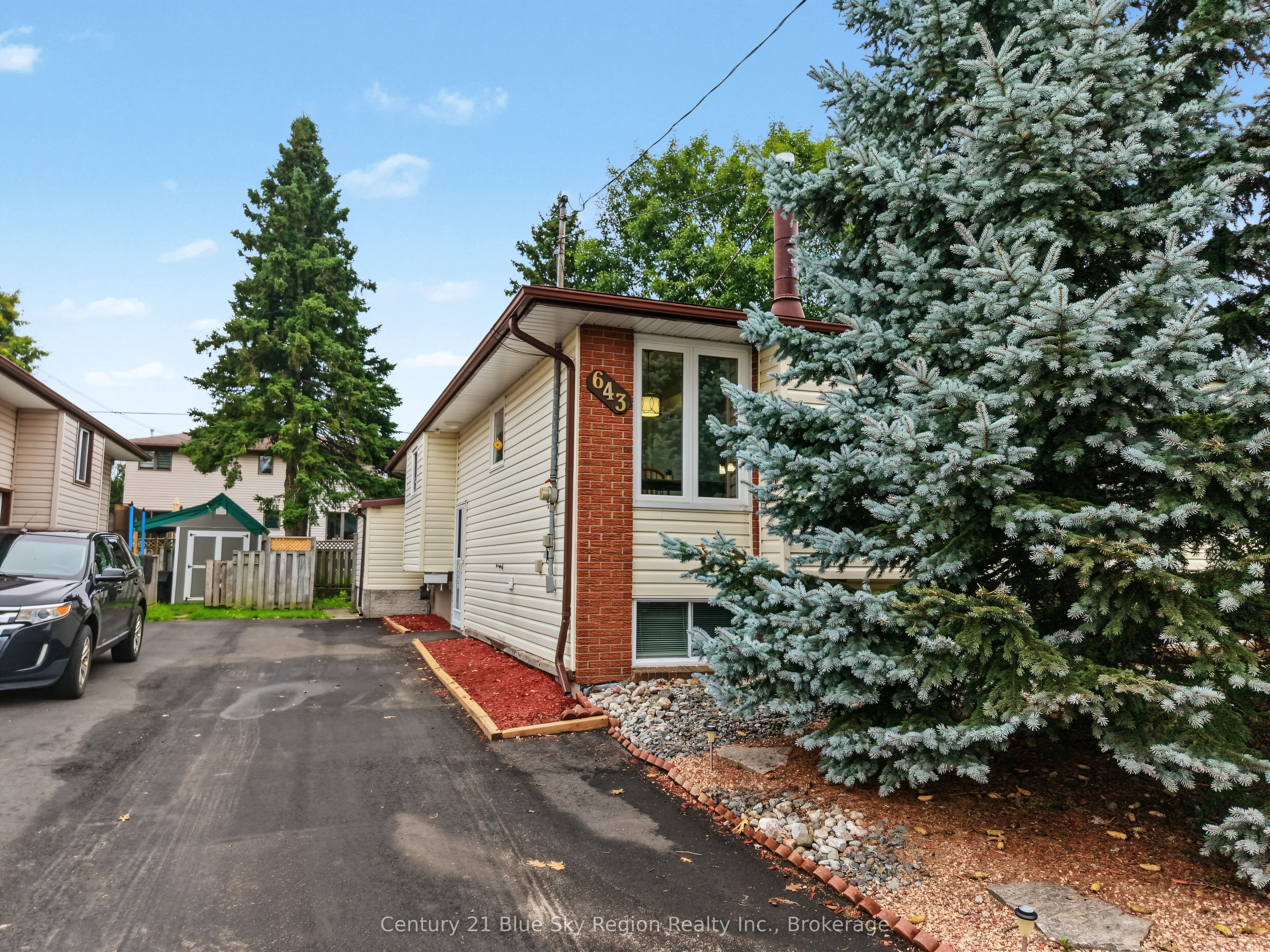 643 Robarts Avenue, North Bay, ON P1B 7E5 photo 2
