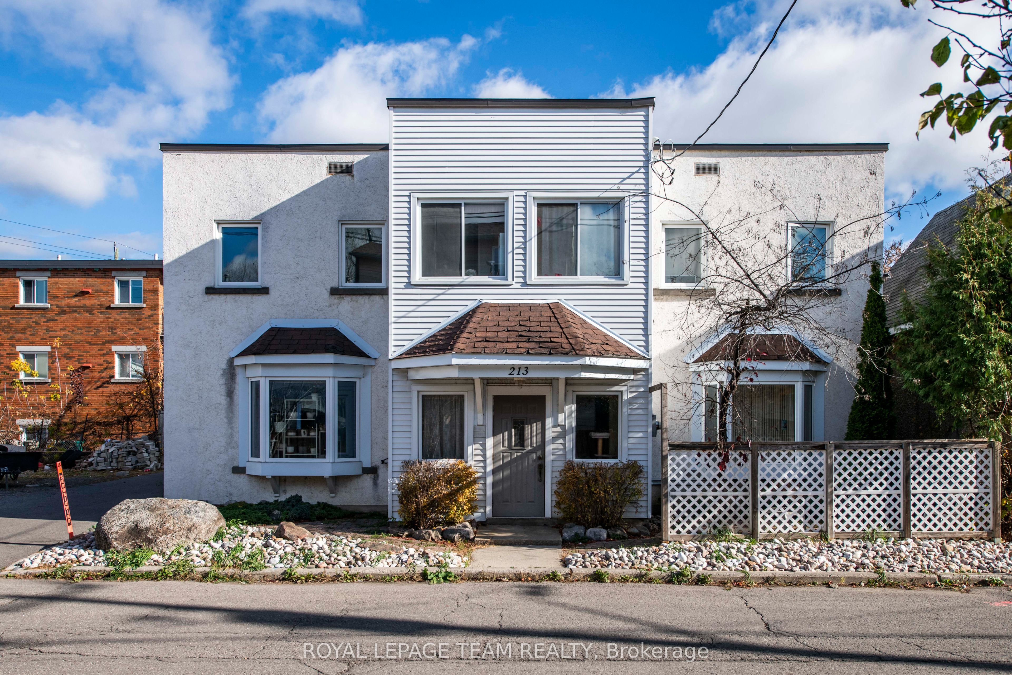213 Desrosiers Street, Vanier and Kingsview Park, ON K1L 7T2 photo 2