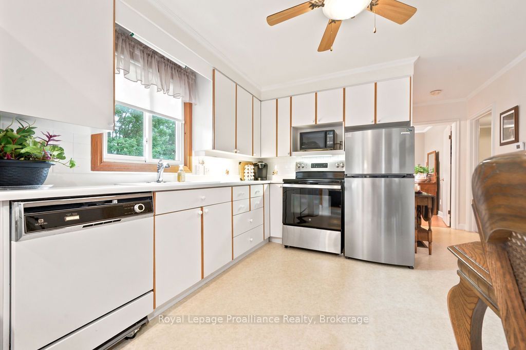 304 Hastings Street N, Bancroft, ON K0L 1C0 photo 3