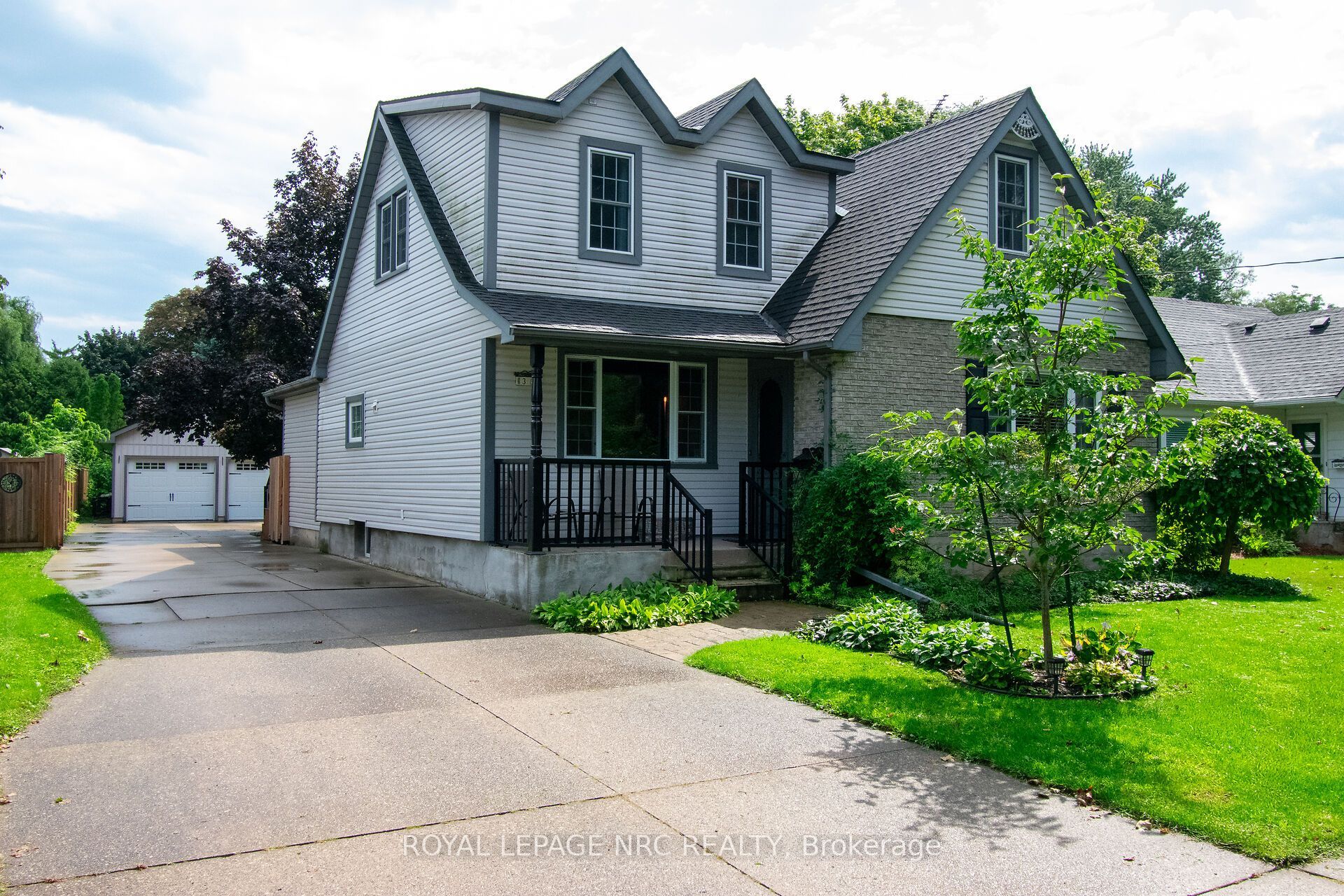36 MAPLEWOOD Drive, St. Catharines, ON L2M 3P1