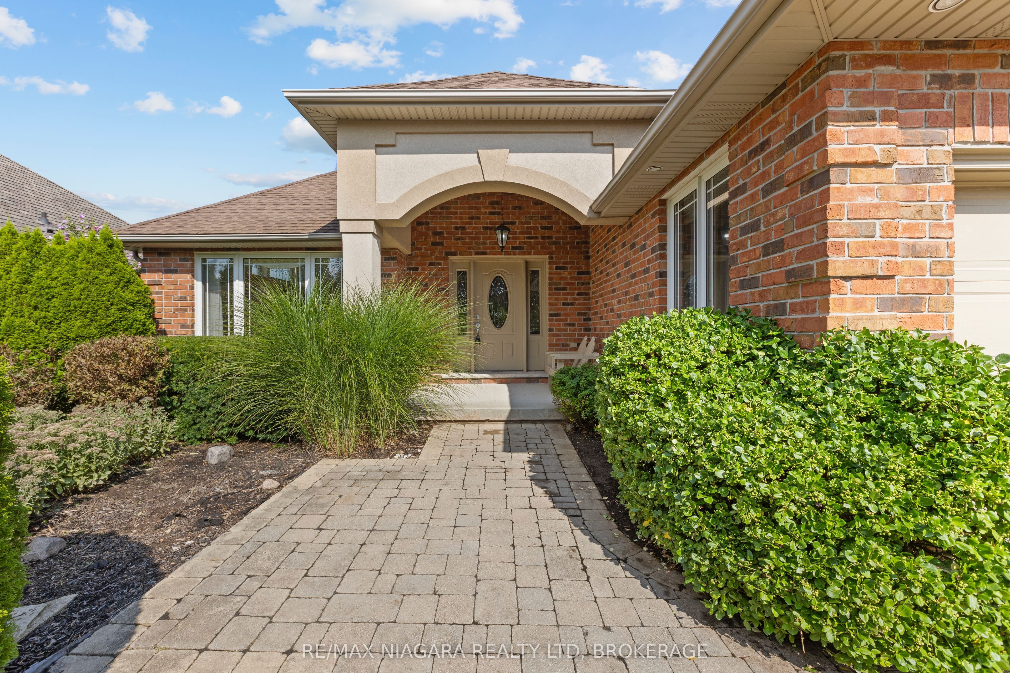 16 Cherry Ridge Boulevard, Pelham, ON L0S 1C0 photo 2