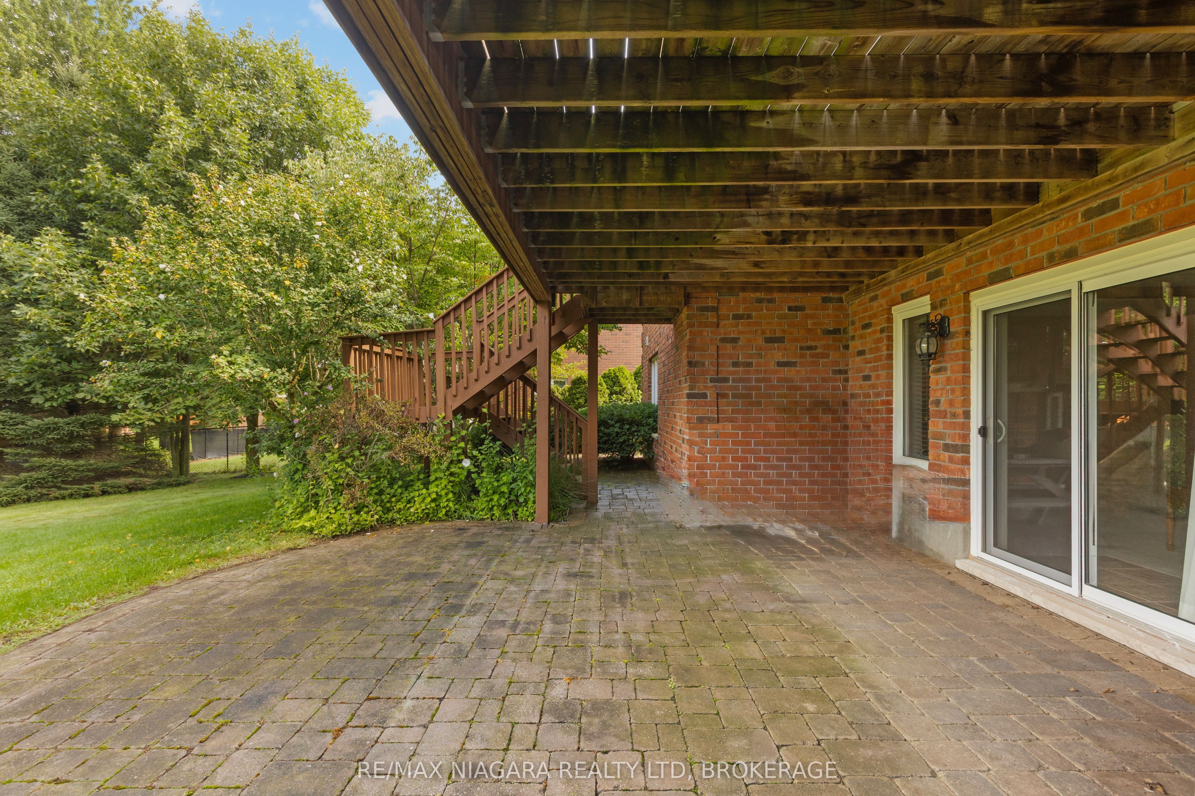 16 Cherry Ridge Boulevard, Pelham, ON L0S 1C0 photo 4