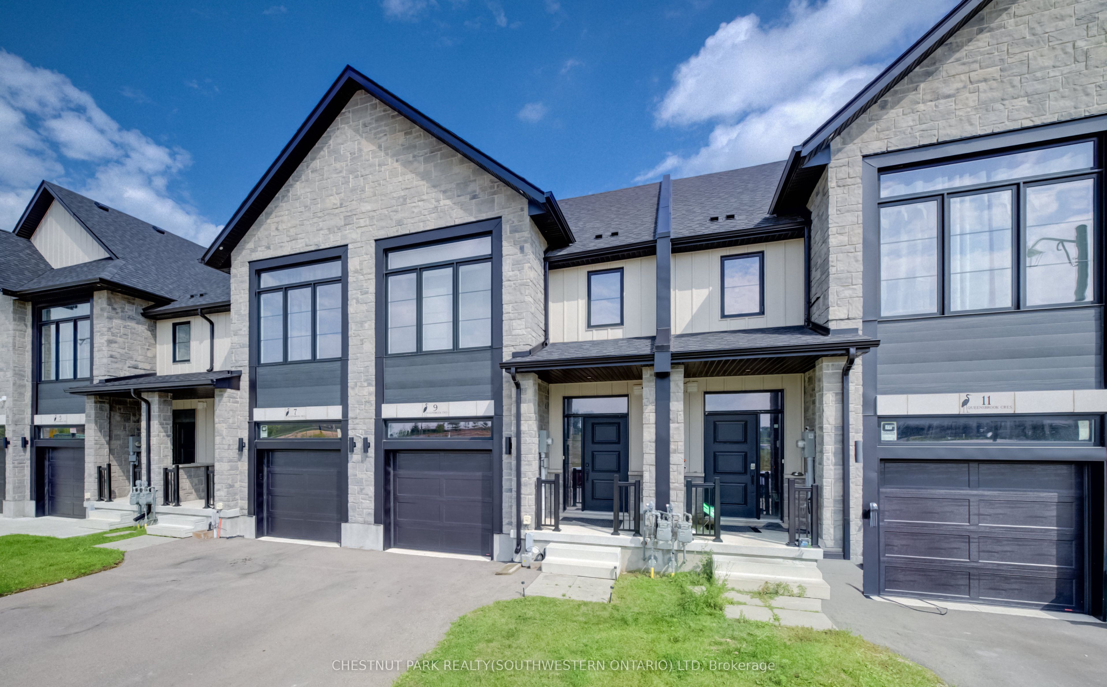 9 Queensbrook Crescent, Cambridge, ON N1S 0E5 photo 2