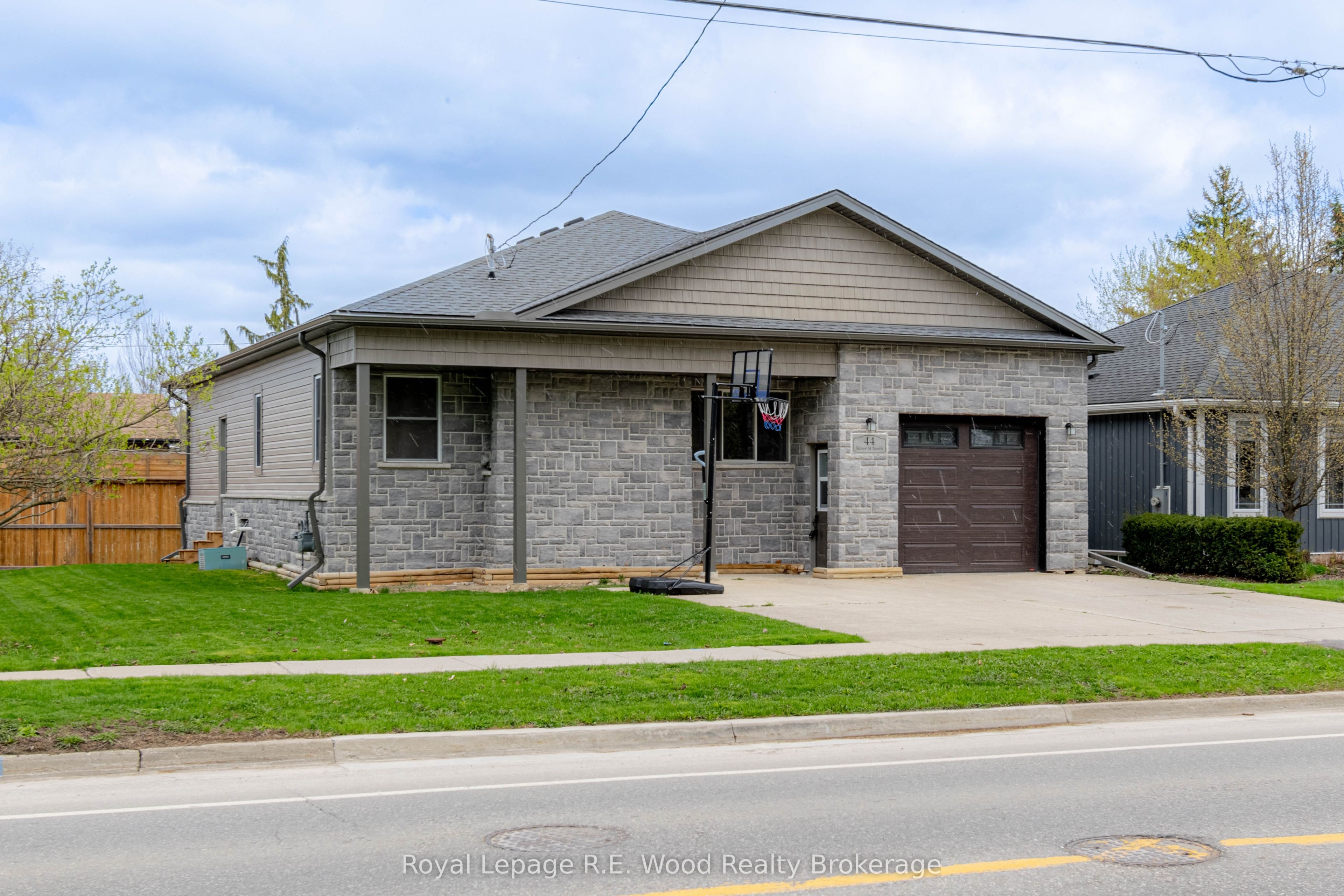 44 Stover Street N, Norwich, ON N0J 1P0 photo 2
