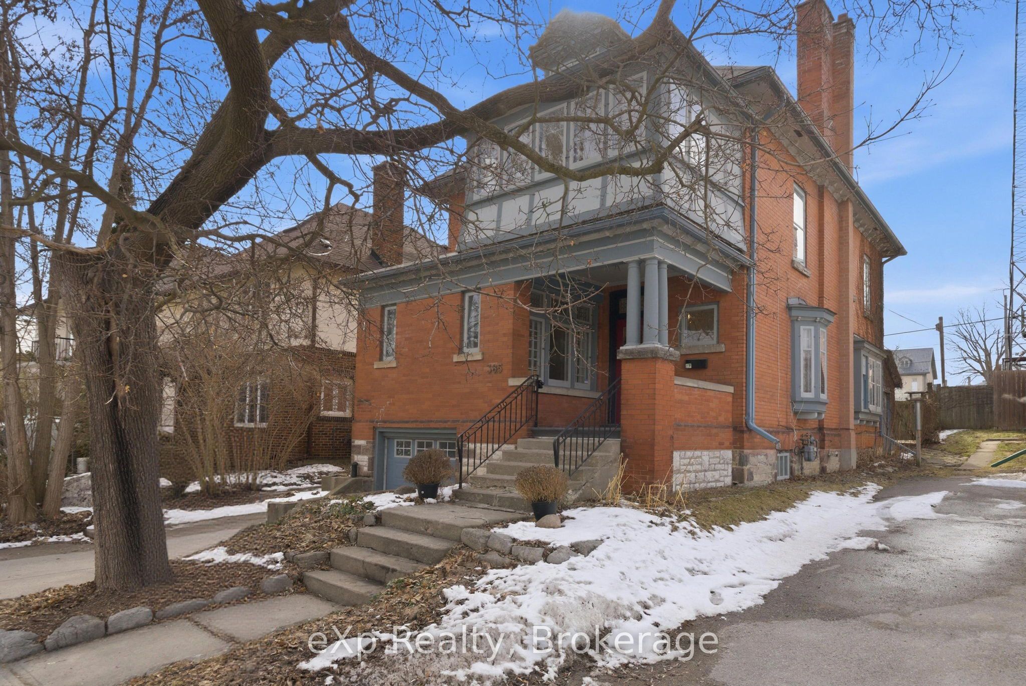 385 Stewart Street, Peterborough, ON K9H 4A9 photo 2