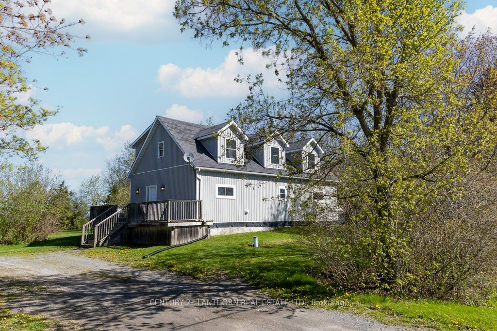 986 Black Road, Prince Edward County, ON K0K 1W0 photo 2