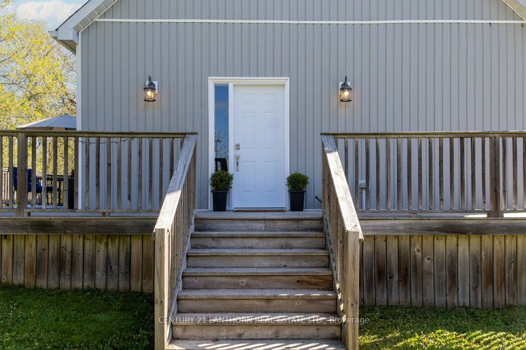 986 Black Road, Prince Edward County, ON K0K 1W0 photo 3