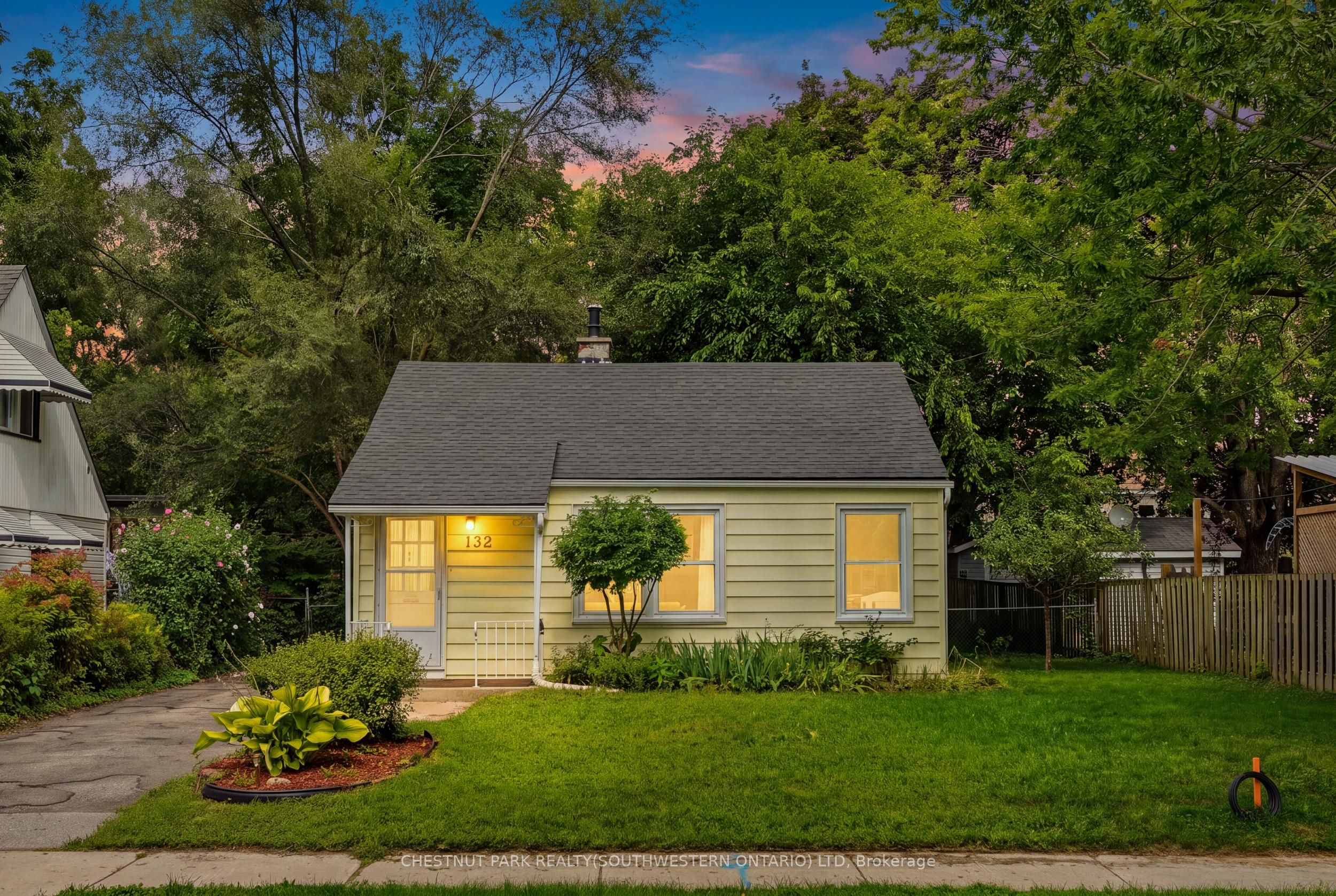 132 Spadina Road E, Kitchener, ON N2M 3X4