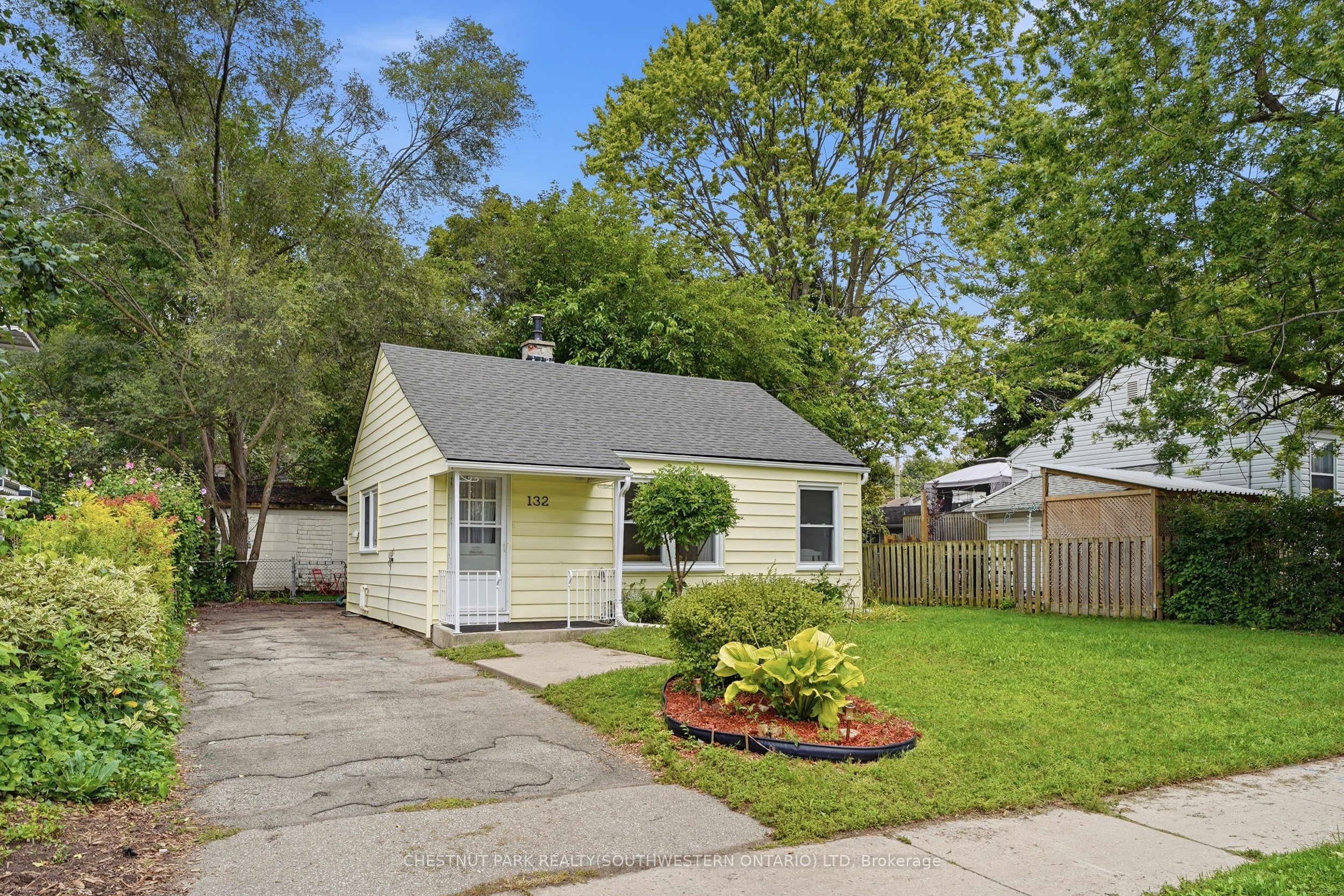 132 Spadina Road E, Kitchener, ON N2M 3X4 photo 2