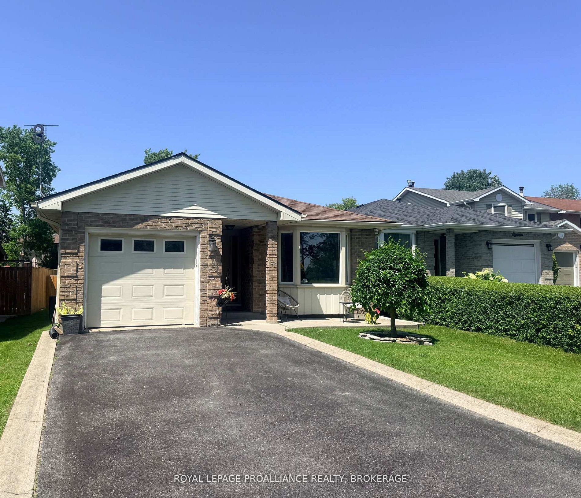 16 Grenadier Drive, Kingston, ON K7K 6E8