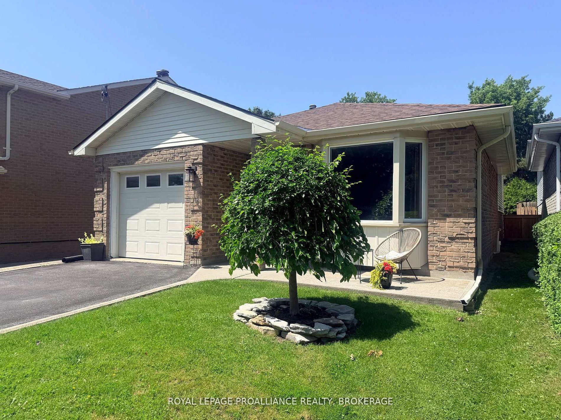 16 Grenadier Drive, Kingston, ON K7K 6E8 photo 2