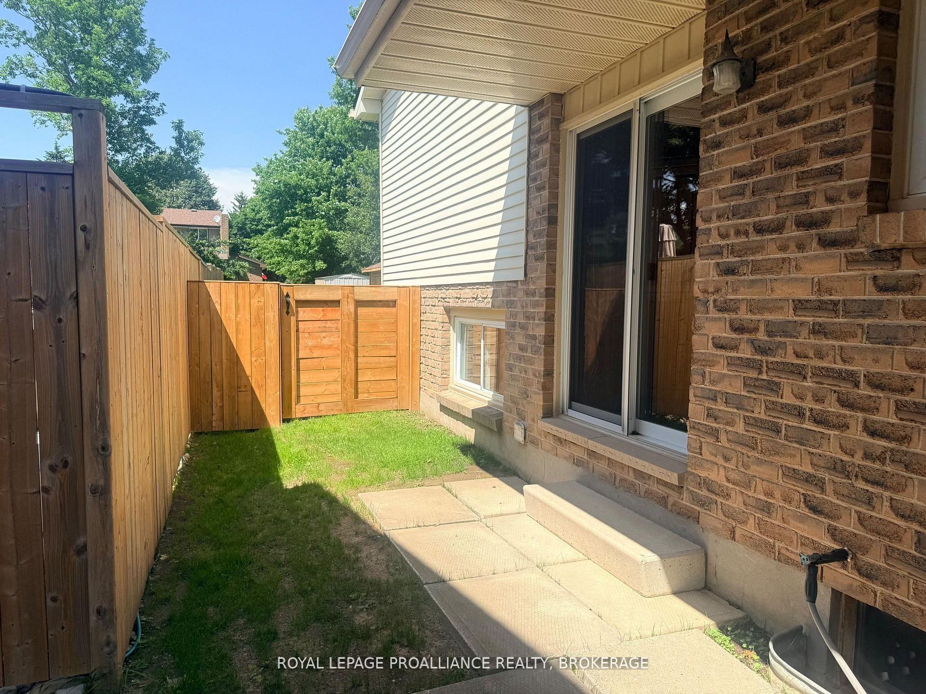 16 Grenadier Drive, Kingston, ON K7K 6E8 photo 5