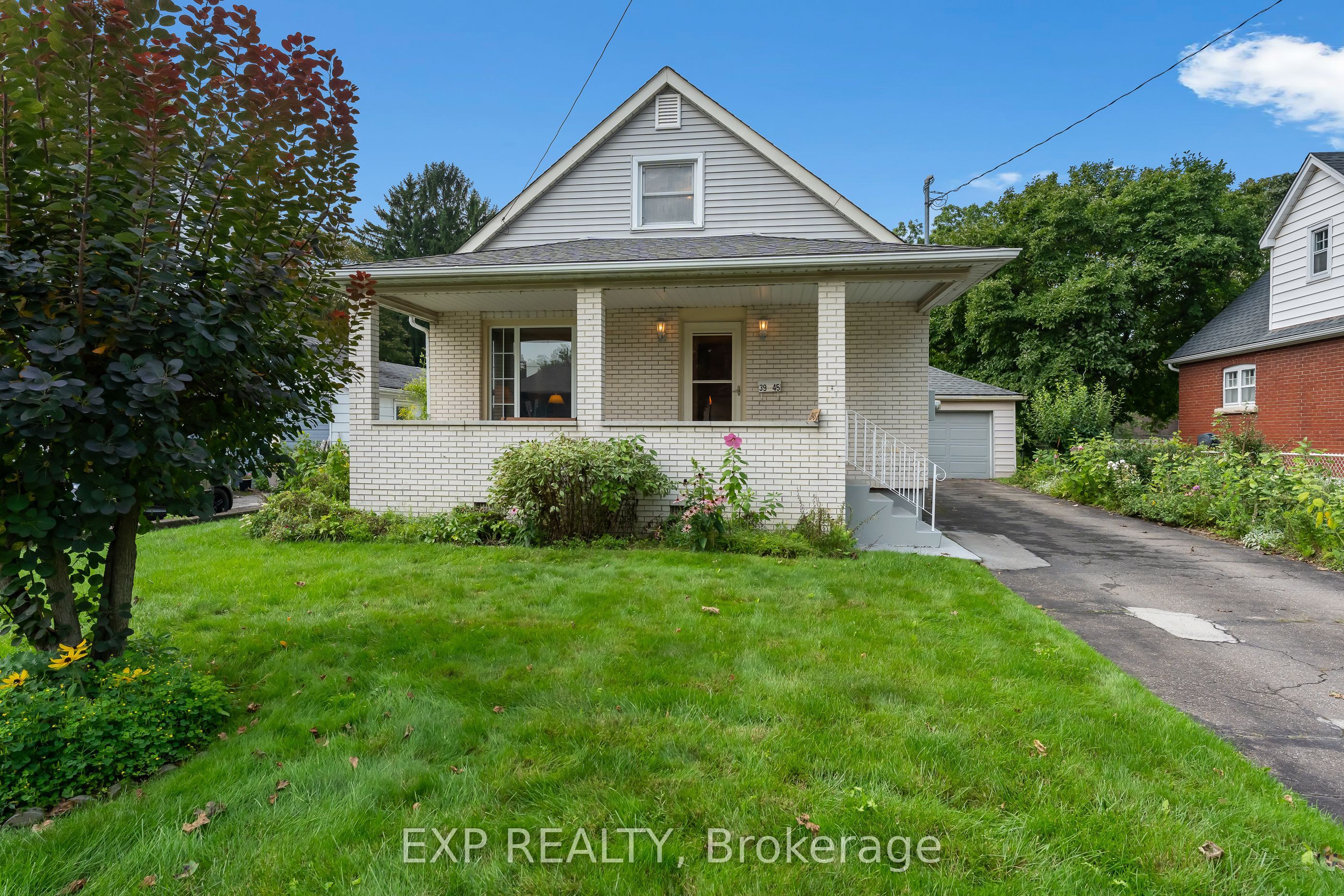 3945 St Peter Avenue, Niagara Falls, ON L2J 2N9