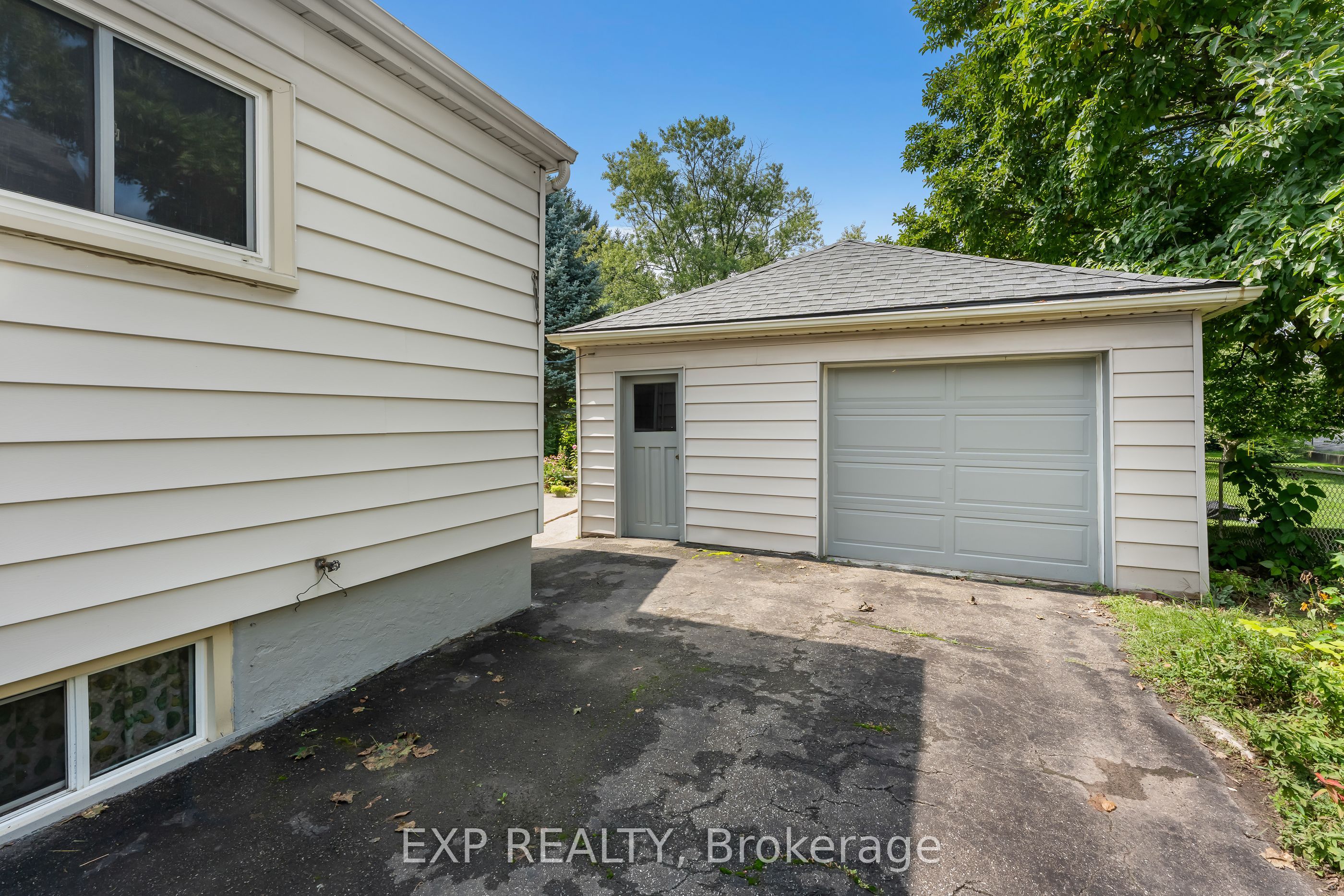 3945 St Peter Avenue, Niagara Falls, ON L2J 2N9 photo 4